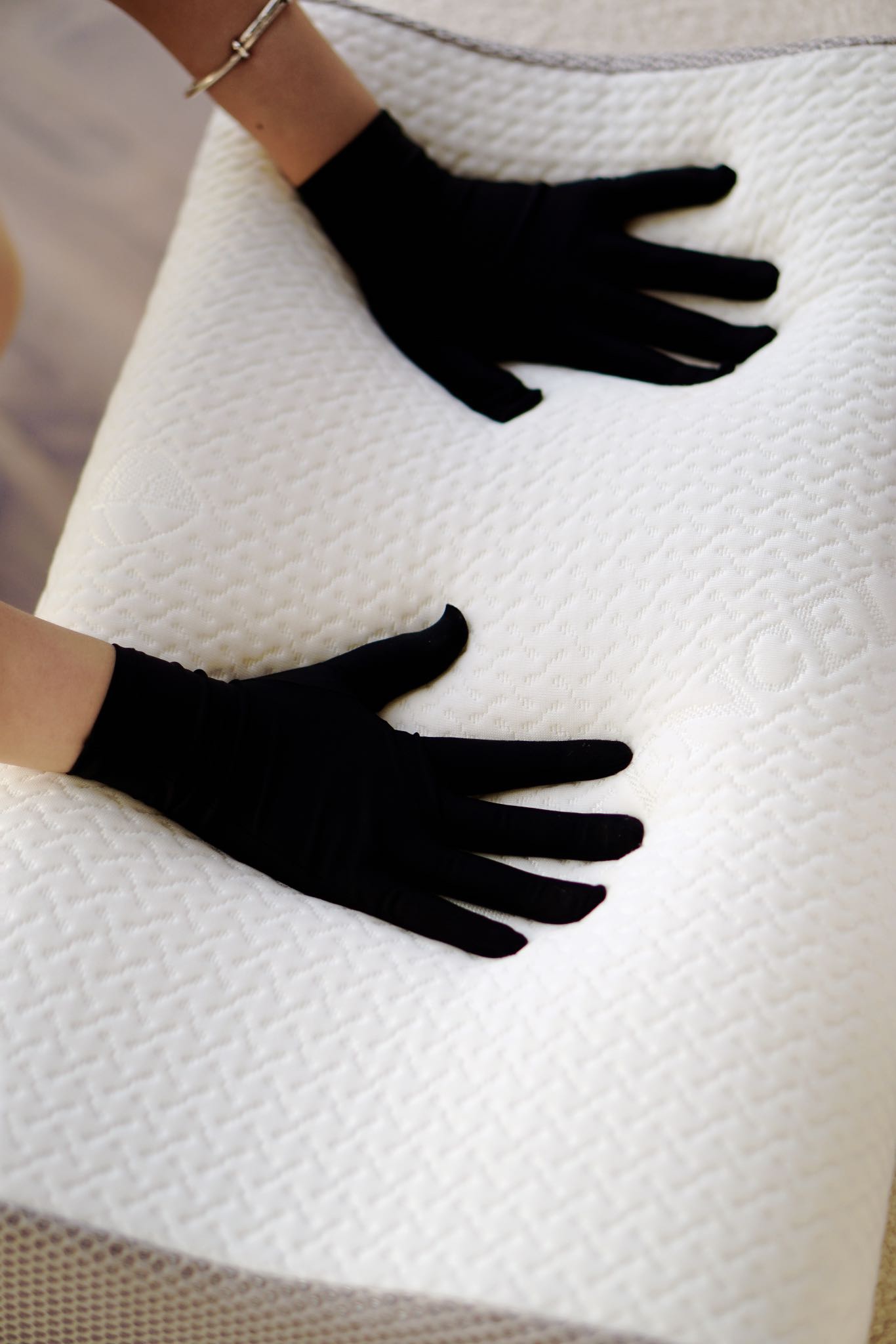 Engineered for zero-pressure comfort with an exceptionally soft touch. P - Comprehensive 3