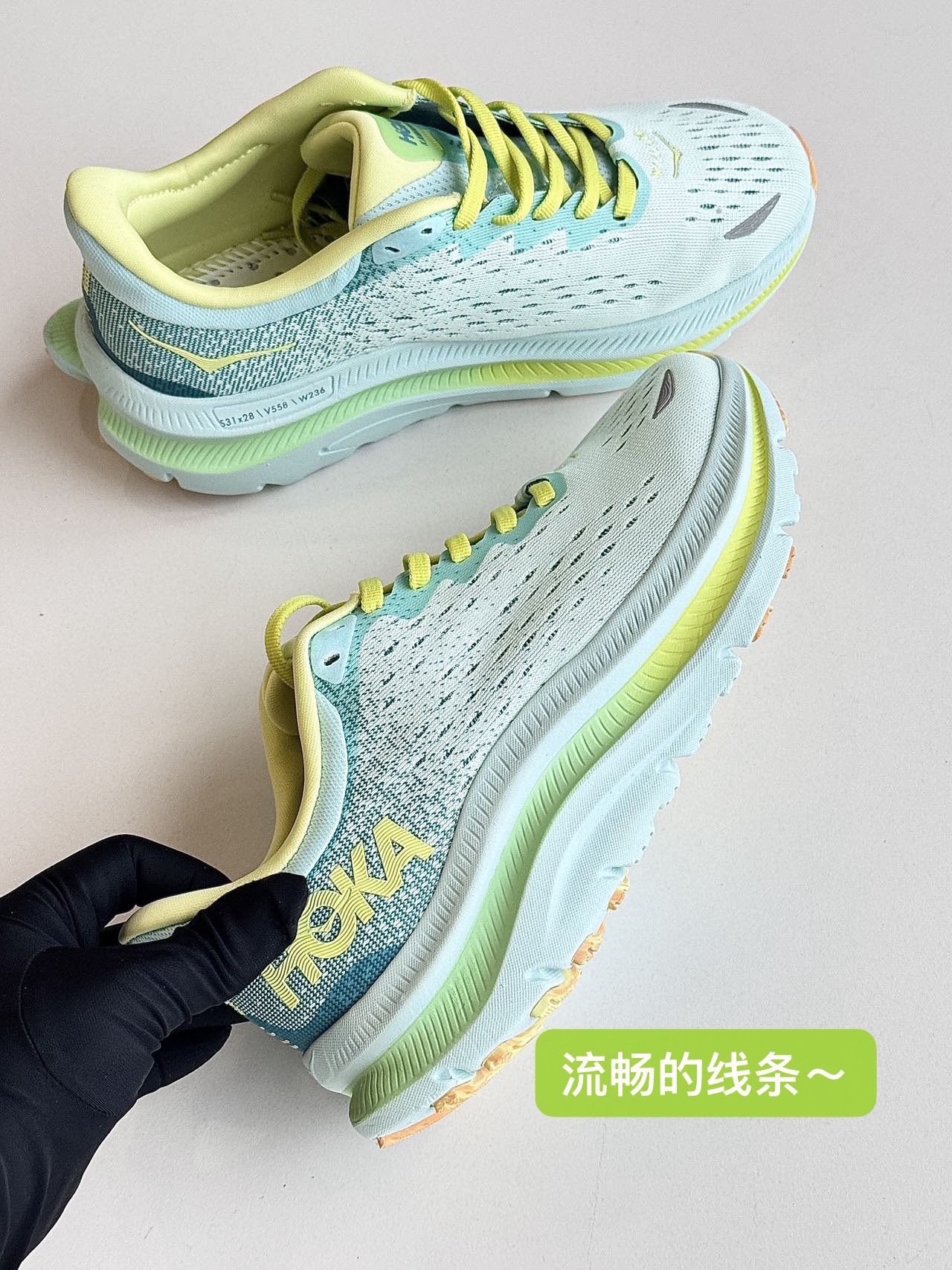 有很好的棉感 整个透气性和舒适度绝对是没得挑剔 作为懒人鞋它的材质你们一定重视,毕竟穿在脚上舒不舒服自己知道 2