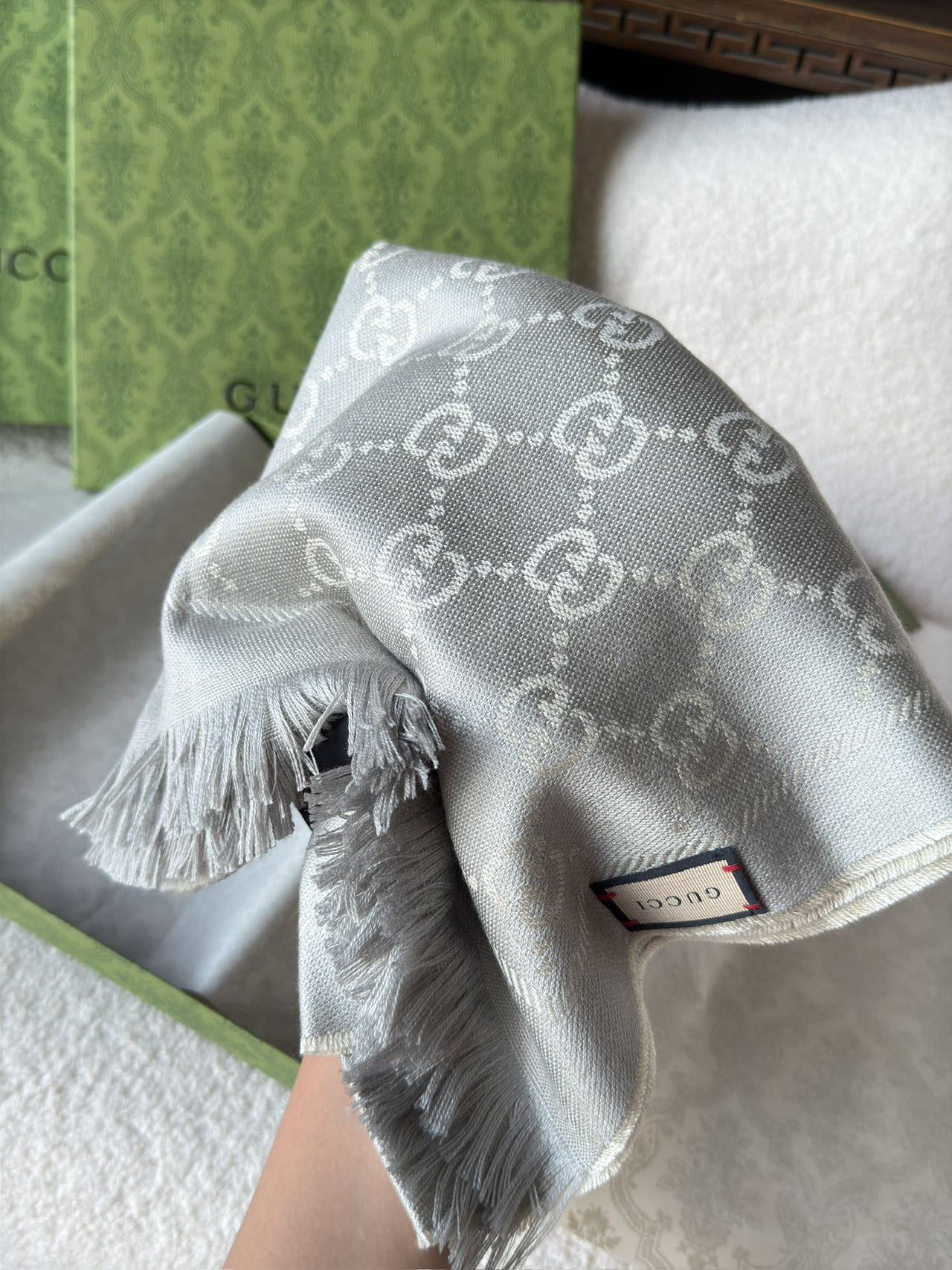 this scarf is rendered in an elegant shade of grey for a refined - Comprehensive 2