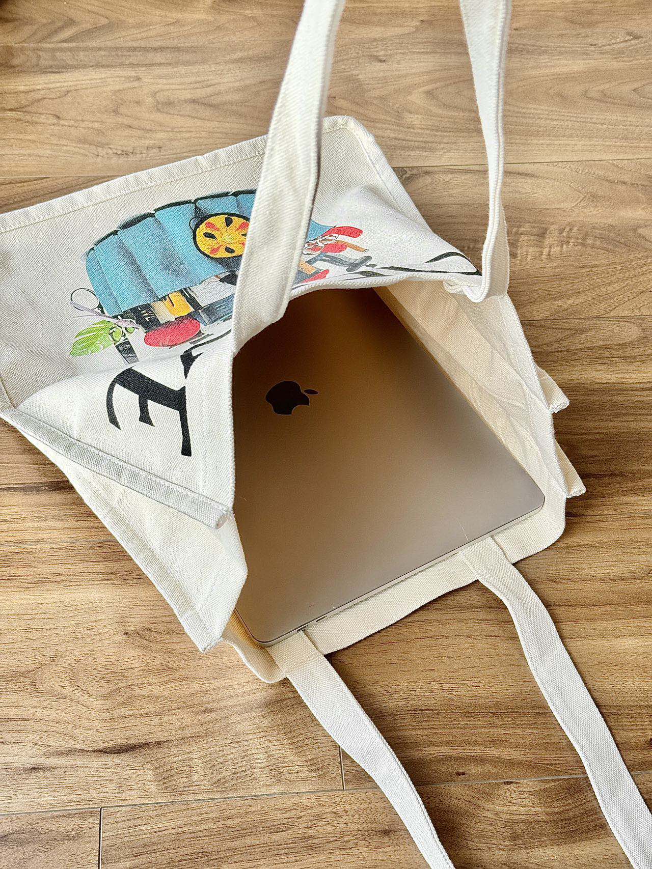 this versatile everyday bag accommodates daily essentials with ease—from - Comprehensive