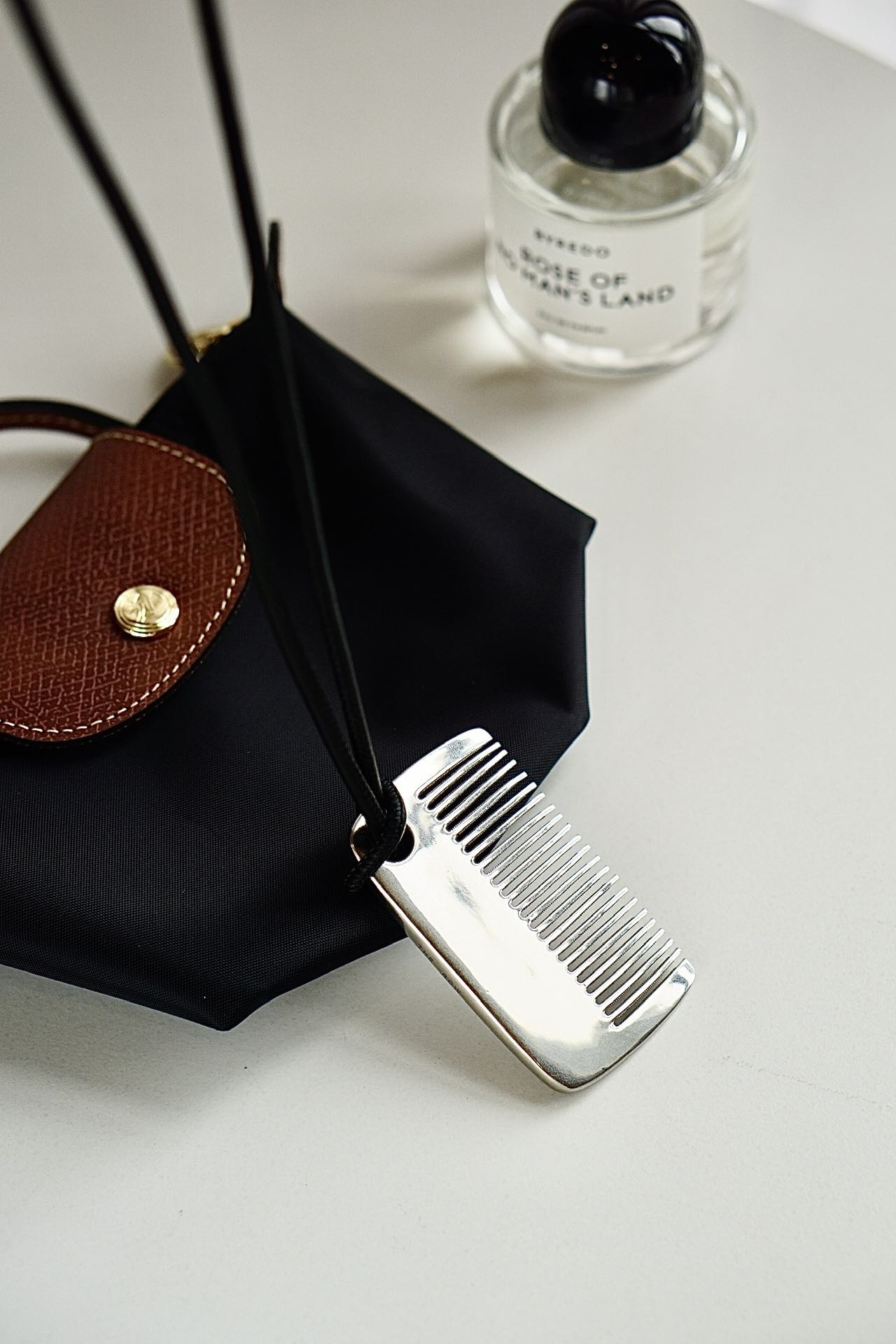 this versatile comb functions seamlessly as an elegant handbag charm - Comprehensive 4