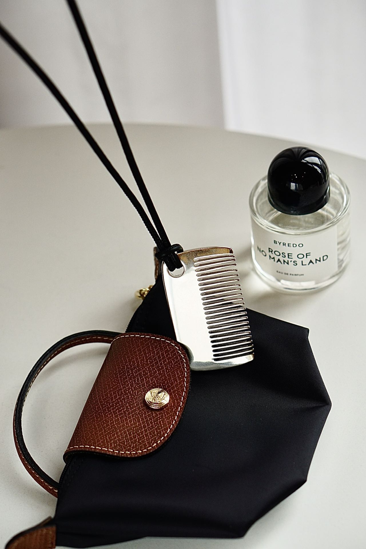 this versatile comb functions seamlessly as an elegant handbag charm - Comprehensive 6