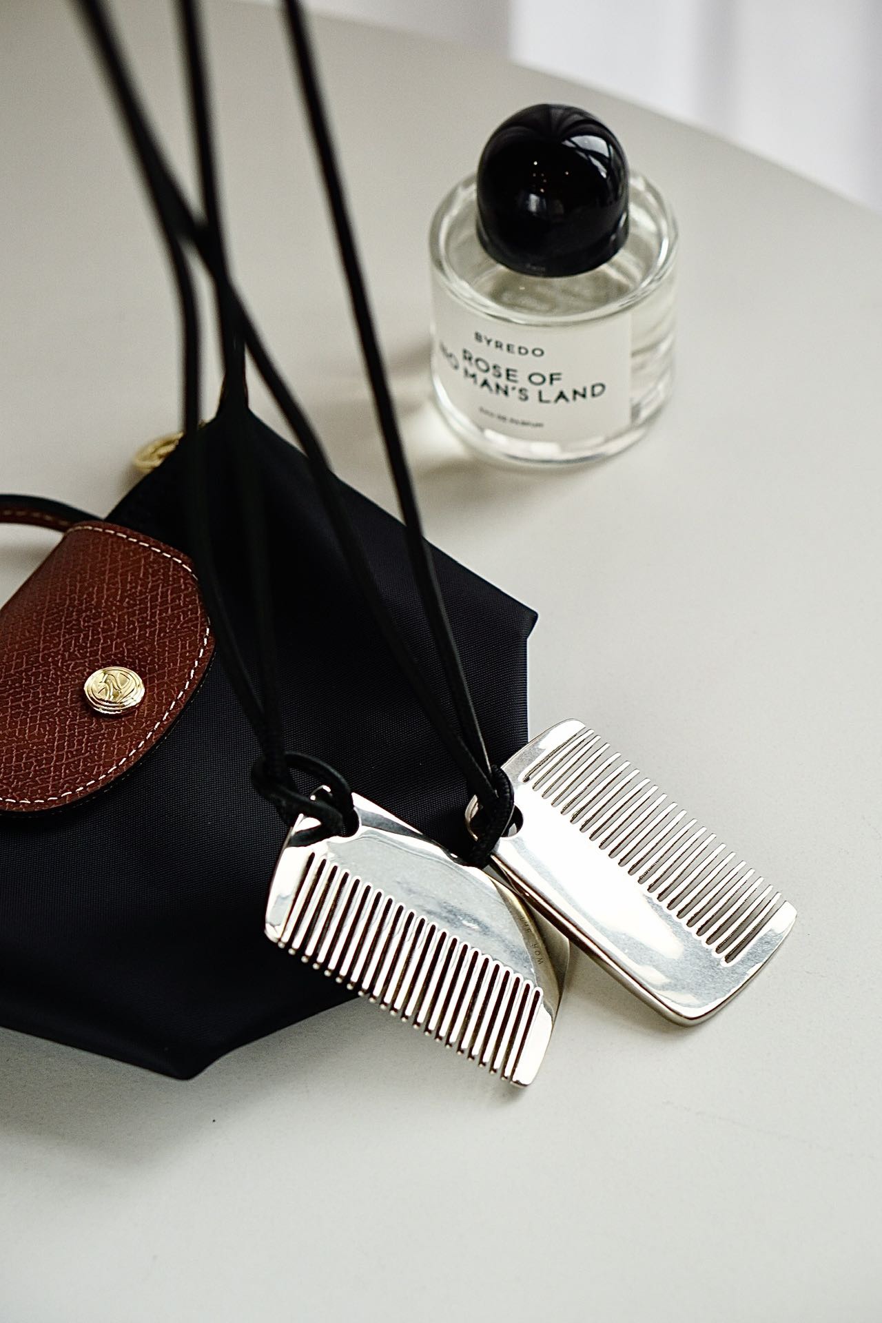 this versatile comb functions seamlessly as an elegant handbag charm - Comprehensive 5