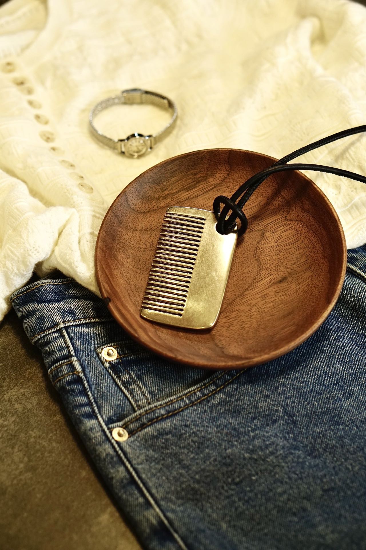 The necklace features an antique finish crafted through specialized - Comprehensive 2