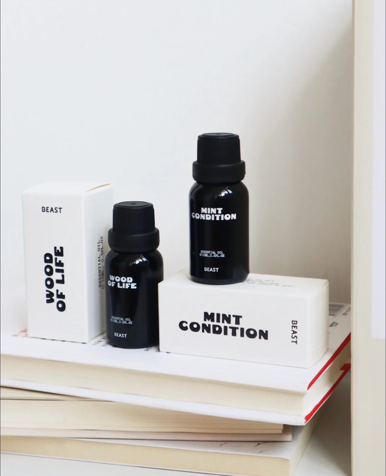 The device rotates smoothly while dispersing fine mist and fragrance - Comprehensive 2