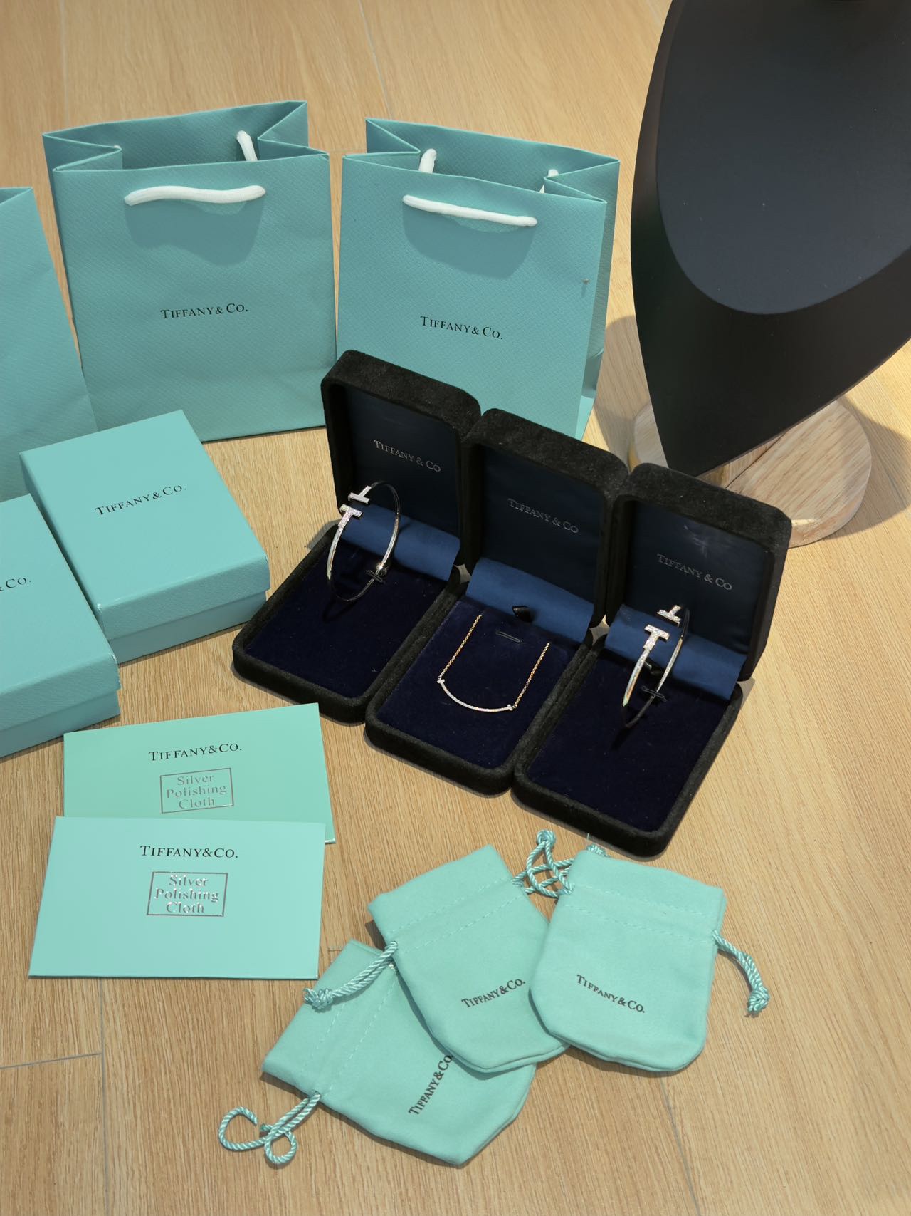 monochromatic palette—styled with a tailored blazer or cardigan—jewelry - Comprehensive 4