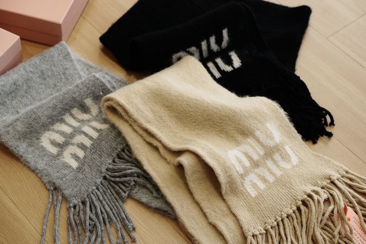 Luxury luxury scarf
