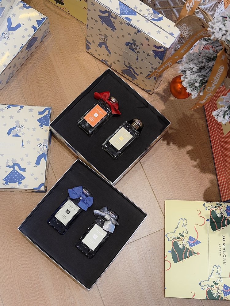 This square gift box is really cute and playfulThis perfume gift box, as - Perfume 2