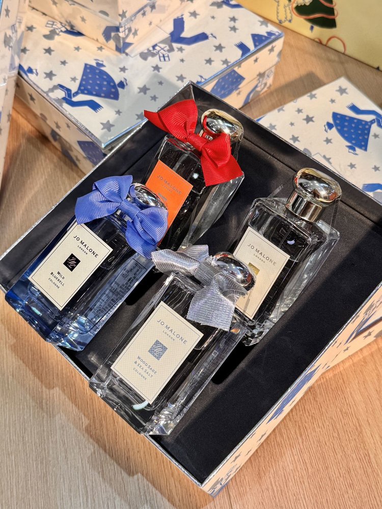 This square gift box is really cute and playfulThis perfume gift box, as - Perfume 3