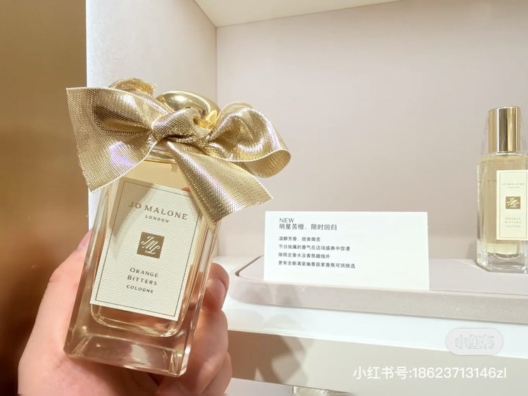 这个套装已经在官网卖断货了,而且他都是限定只有在圣诞节的时候才会有,现在再不买错过了,明天圣诞节之前再也买不到这个香水了 5