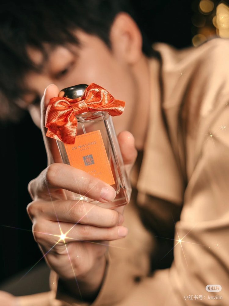 this fragrance presents an uplifting woody-boozy chypre accord - Perfume
