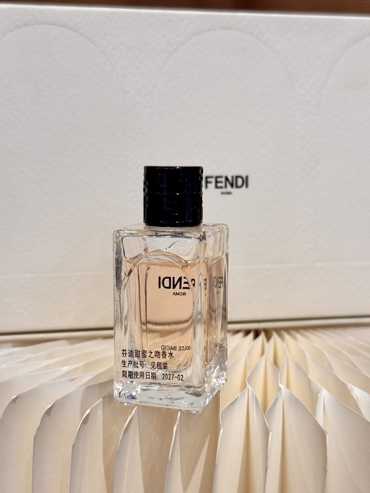 dedicated to Anna Fendi, daughter of Adele and one of the Fendi sisters - Comprehensive 2