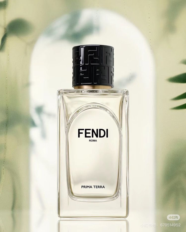 Limited-Edition 7 x 10 ml Fragrance Discovery Set Featuring the Complete - Perfume