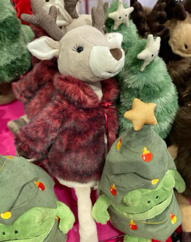 Mocha colored hooves, wearing a soft red coat~staring at you intently - Clothes 4