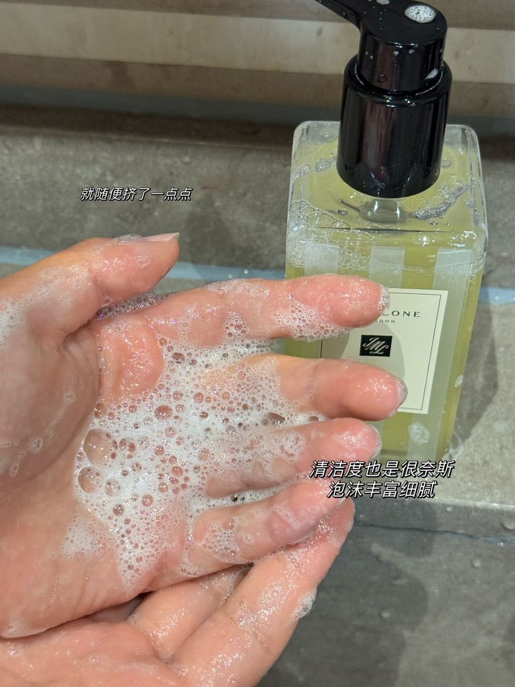 It can clean and moisturize the skin while leaving fragrance - Perfume 3