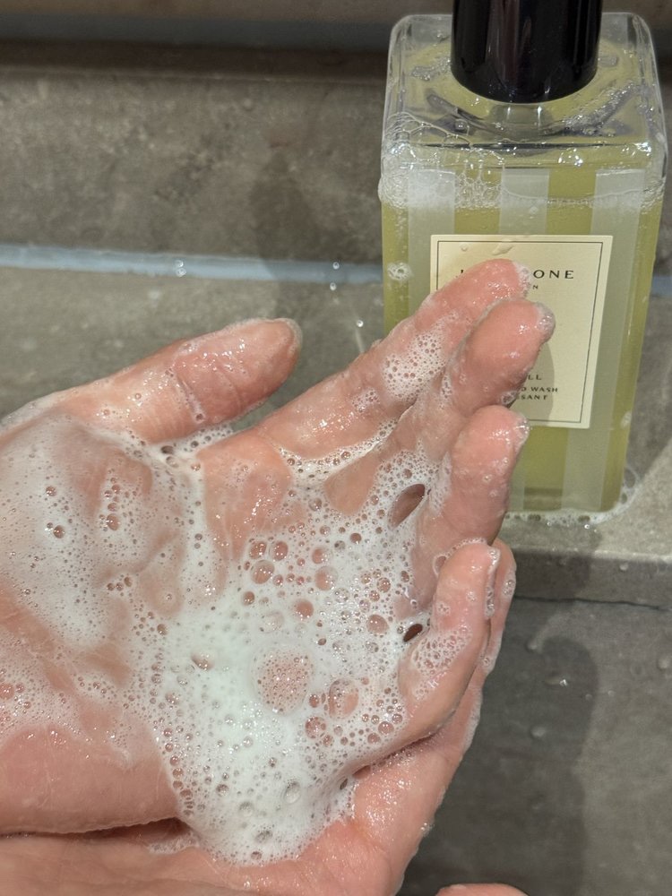 It can clean and moisturize the skin while leaving fragrance - Perfume 6