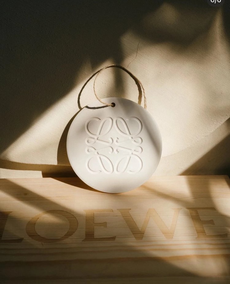 NO:810803,This ceramic incense hanger will look great in any corner of your home. It can be used as a car fragrance, home fragrance, or candle.19860909这个陶瓷香挂放在家里面 哪个角落都特别好看,车载香薰.居家香氛.蜡烛,accessory