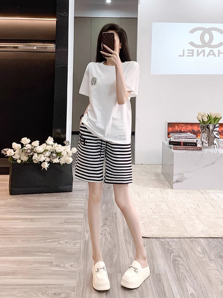 High-end Women’s Outfit: Oceanic Croissants Suit with Luxurious Packaging - 图片 5