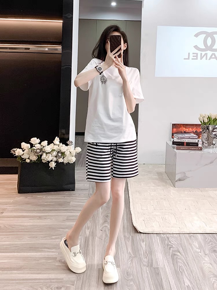 High-end Women’s Outfit: Oceanic Croissants Suit with Luxurious Packaging - 图片 2