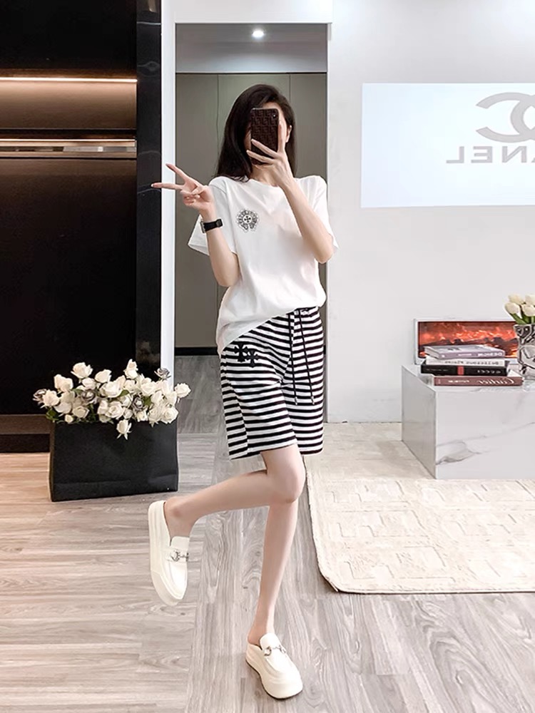 High-end Women’s Outfit: Oceanic Croissants Suit with Luxurious Packaging - 图片 4
