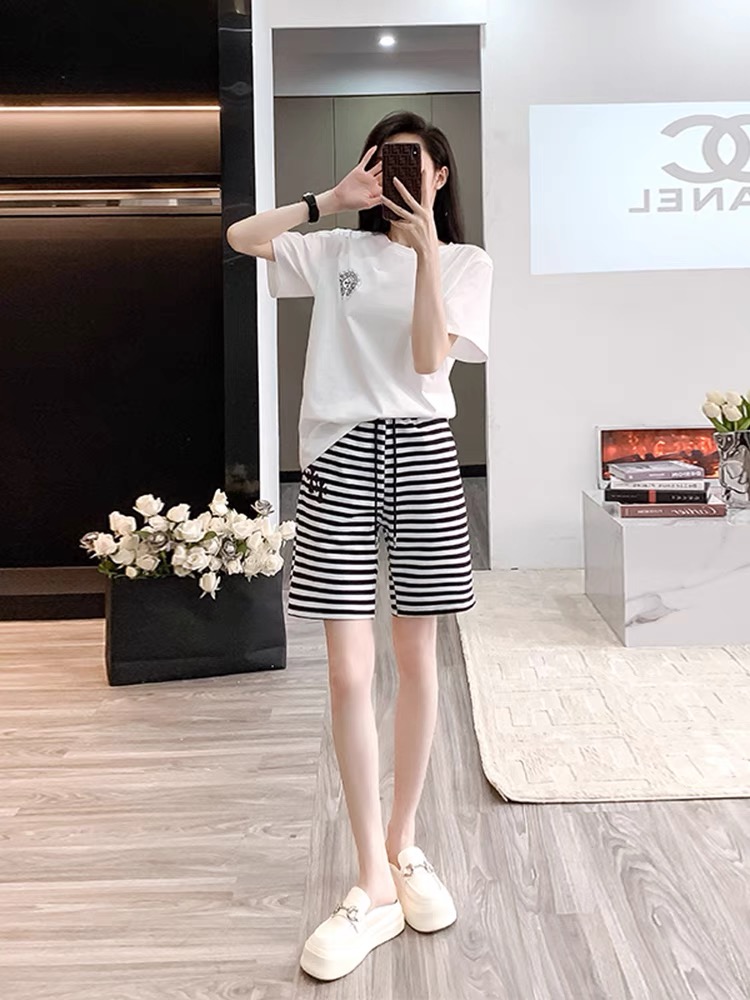 High-end Women’s Outfit: Oceanic Croissants Suit with Luxurious Packaging - 图片 6