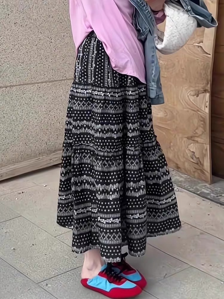 High-End Women’s Cloaks: Retro-Nithopaedics Style with White-Coloured Bouquets - 图片 3