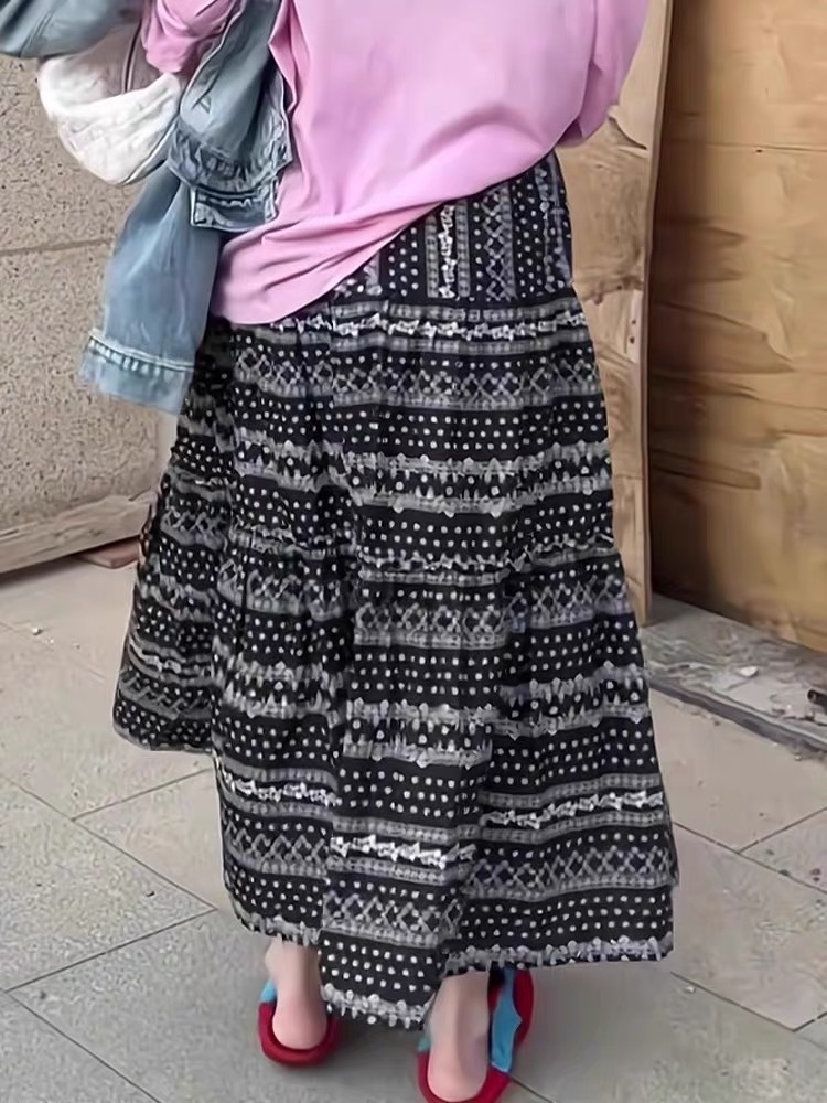 High-End Women’s Cloaks: Retro-Nithopaedics Style with White-Coloured Bouquets - 图片 4