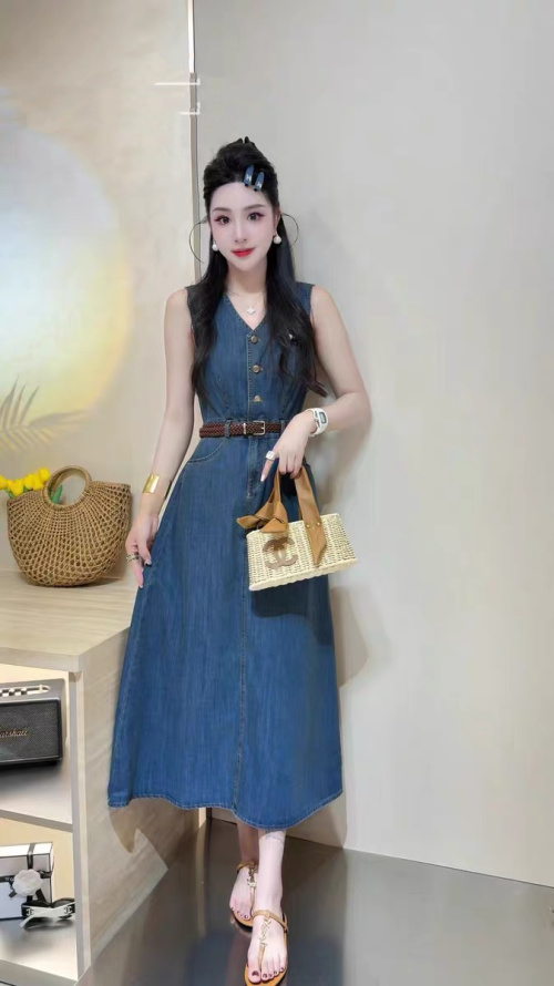 Vintage-Style Denim Midi Dress with V-Neck and Braided Belt 1 Vintage-Style Denim Midi Dress with V-Neck and Braided Belt