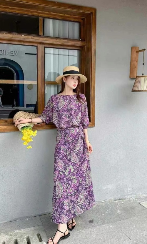 Elegant Purple Paisley Print Wrap Dress with Tie Waist - Vintage Style 1 Elegant Purple Paisley Print Wrap Dress with Tie Waist - Vintage Style