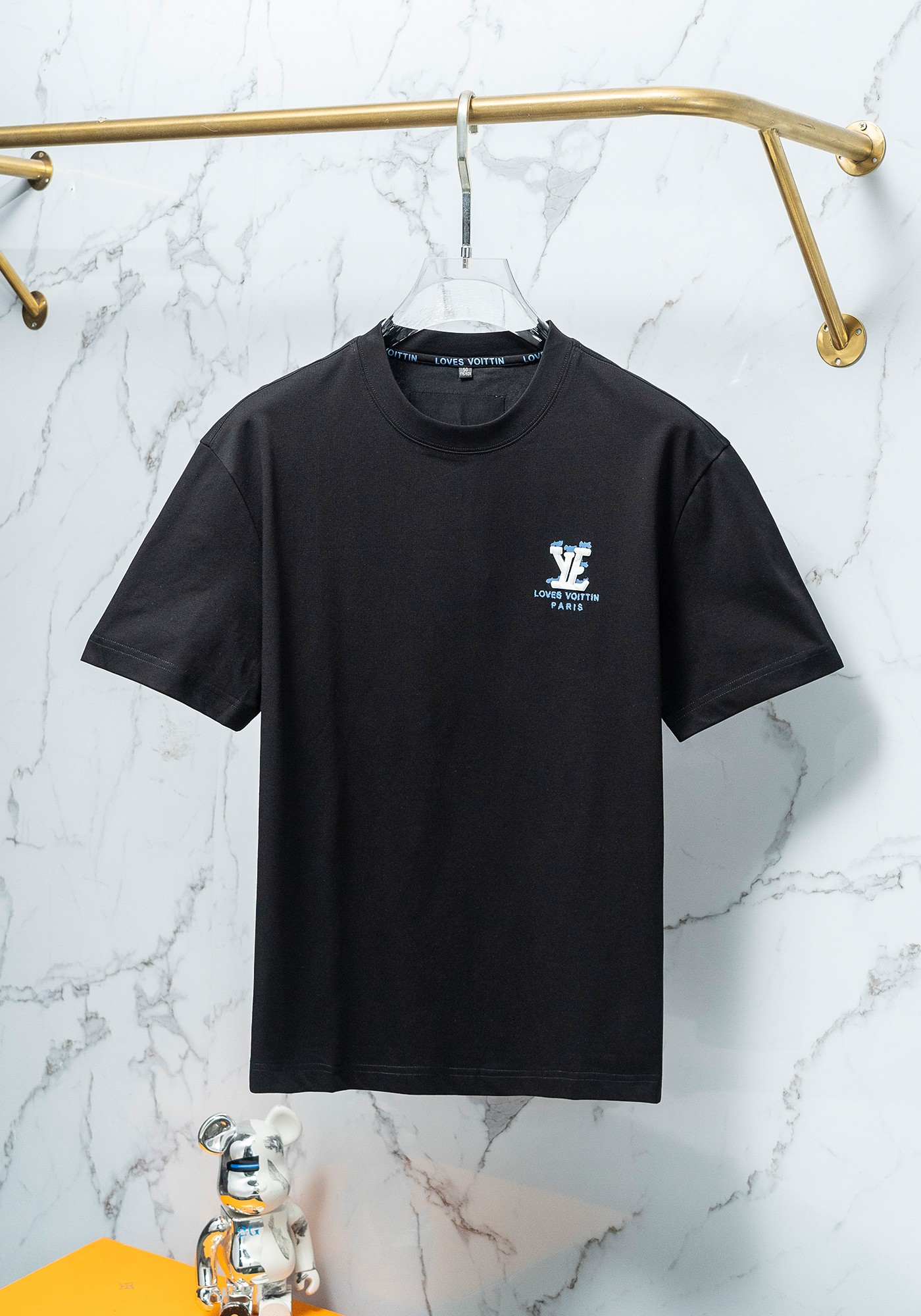 NO:116157,LV/2025 spring clothing new round neck, the most practical round neck short-sleeved T-shirt. The exclusive fixed-woven fabric 