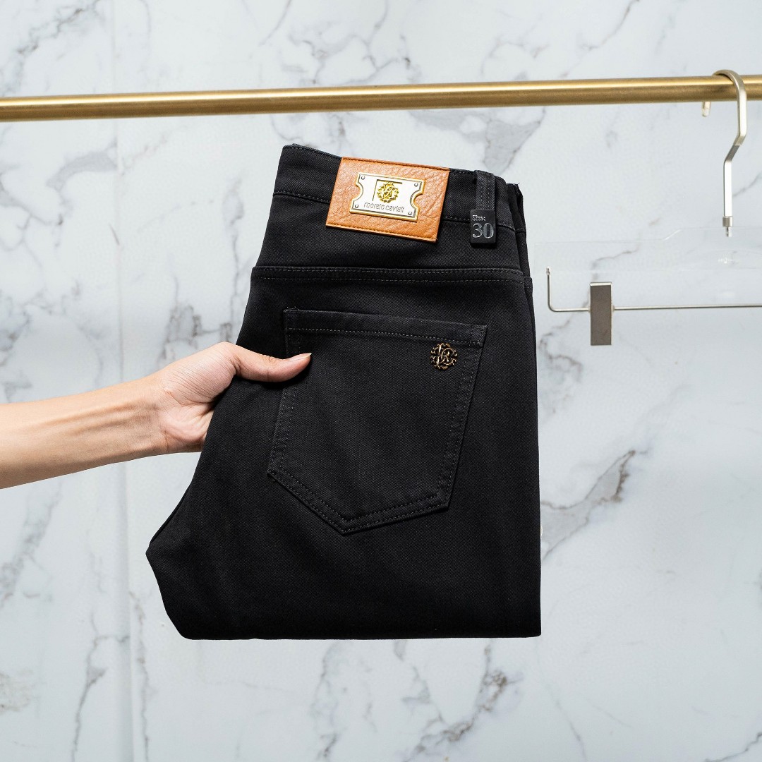 NO:116171,Cavalli Men's jeans original original cloth original wash water!  Imported original wash elastic fabrics, complex handicrafts superimposed, any wash process will become a completely different color effect after a few more seconds, so it is more precious, especially long-lasting and odor-resistant... Use the best tannin elastic texture, genuine leather leather cards, high-quality metal accessories... to create a unique and original jeans style!  Original hardware accessories, super positive style, comfortable and breathable, extremely high grade, counter quality, and handsome upper body. Number of 29-38, jeans, alexander wang19860909卡瓦利 男士牛仔裤原厂原布原洗水！进口原版水洗弹力面料,复杂的手工艺叠加,任何一个洗水环节多停留几秒都会变成完全不一样的颜色效果,所以越加珍贵,特别持久、耐味…… 选用上乘的丹宁弹力质感,真皮皮牌、高定的金属辅料……打造出独特及原创的牛仔裤款型！原版五金辅料,版型超正,舒适透气,档次极高,专柜品质,上身帅气十足. 码数29-38,,jeans,alexander wang,Men's clothing