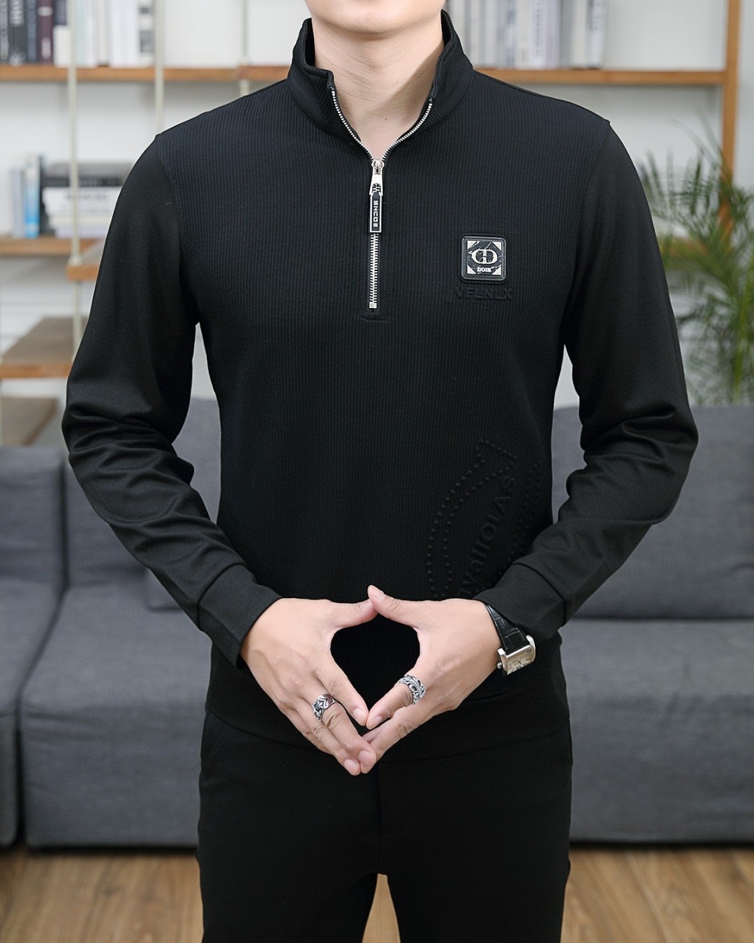 NO:117637,Dior Zippered sweatshirts Top custom fabrics Splicing craftsmanship Super heavy craftsmanship Never pilling Comfortable and exquisite Sweat-absorbing and breathable Excellent upper body effect Fully reflect the temperament and taste of a man Fashion and elegant Aristocratic heritage Simple and delicate design Perfect cutting Meticulous materials Soft and comfortable feel Gorgeous colors Showing atmospheric.48-56,,dior,hoodie,sweatshirts,alexander wang19860909迪奥 拉链卫衣 顶级定制面料 拼接工艺 超级重工艺 绝不起球 舒适精致 吸汗透气 上身效果极佳 充分体现男人的气质与品位 时尚优雅 贵族底蕴 简洁细腻的设计 裁剪完美 用料一丝不苟 手感柔软舒适 华丽色彩 彰显大气.48－56,,dior,hoodie,sweatshirts,alexander wang,Men's clothing