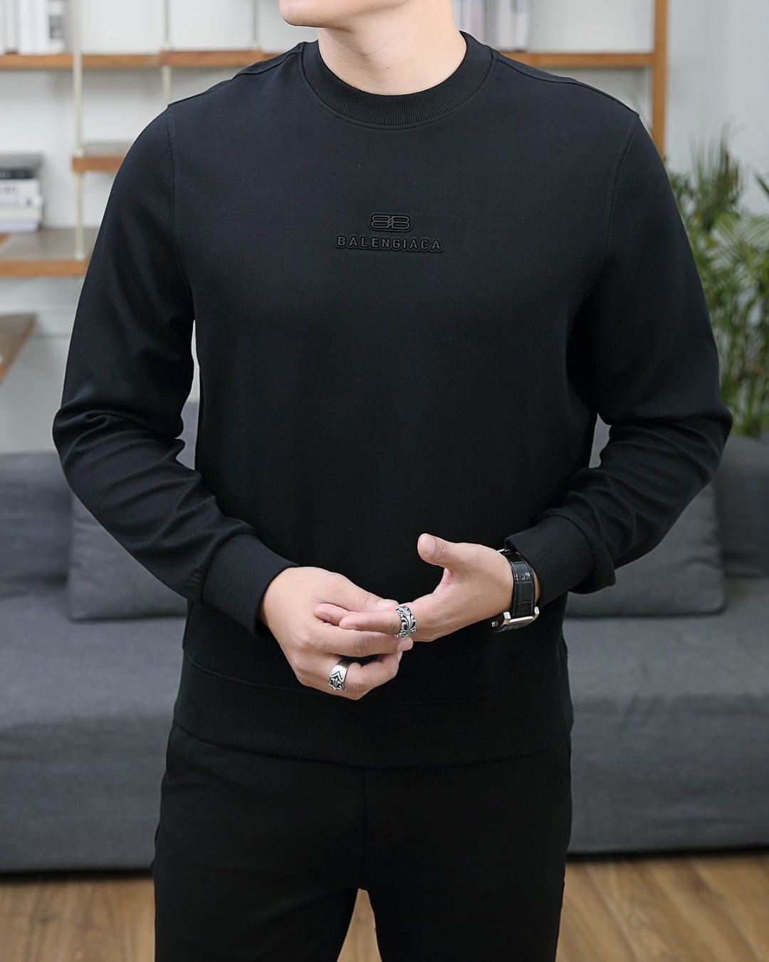 NO:117619,Balenciaga Home 2025 Spring Season New Round-neck Sweater Sweater The same color letter logo with embroidered original fabric The official same style is exquisitely upgraded and dyed fabric feels very comfortable and super versatile and beautiful, personalized and retro temperament Tags, collars, washing wheat, three-marks complete color: black. Size: M-3XL,,balenciaga,hoodie,sweatshirts,alexander wang19860909巴黎世家 家2025春季季新款圆领卫衣同色字母logo搭配刺绣原版面料 官方同款精致升级同缸染面料手感非常舒服超级百搭好看个性复古气质 吊牌 领标 水洗麦 三标齐全颜色:黑色.尺码:M-3XL,,balenciaga,hoodie,sweatshirts,alexander wang,Men's clothing