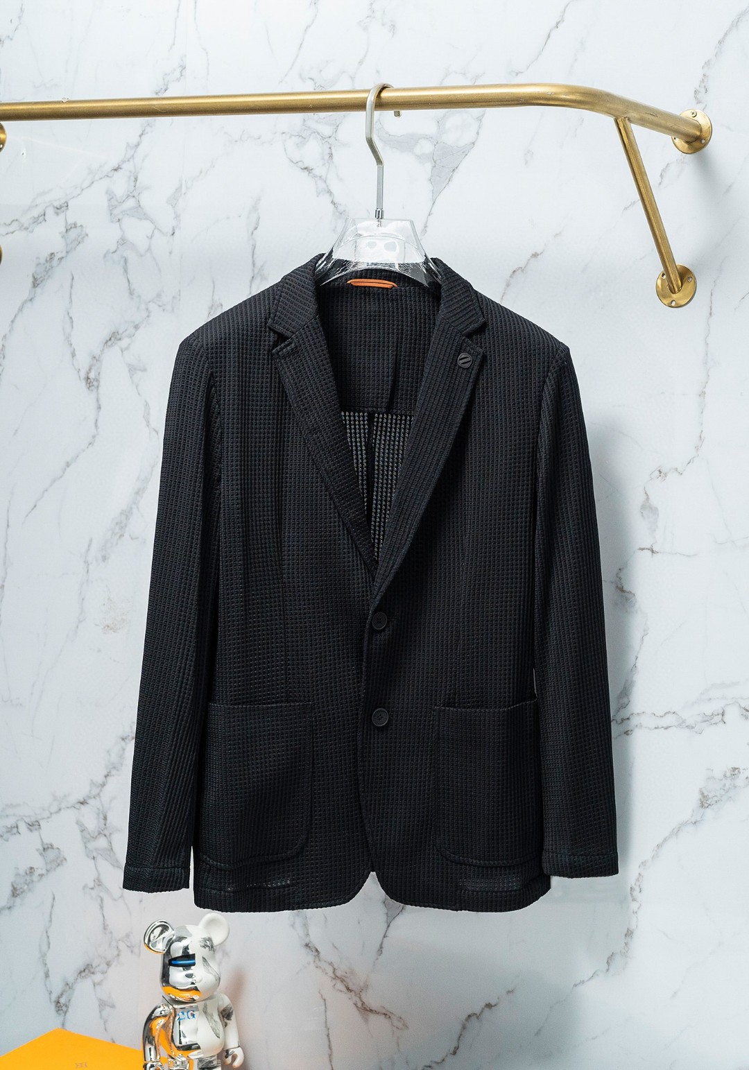 NO:117640,Zenia 2025 spring full-frame hollow suit with 48.50.52.54.56. This jacket is fully displayed. The hollow jacquard of the 2025 spring and summer fashion show makes the brand logo look modern and new. The neat tailoring and personalized patterns interpret the seasonal Dandy style, and can be paired with the same trousers to recreate the show style., zegna, jackets & coats, alexander wang19860909杰尼亚 2025春款全幅镂空西服 码数48.50.52.54.56. 本款夹克全幅铺陈 2025 春夏时装秀的 镂空提花,令品牌标识焕发摩登新意.利落剪裁和个性图案演绎当季丹迪风尚,可搭配同款长裤再现秀场型格.,,zegna,jackets & coats,alexander wang,Men's clothing