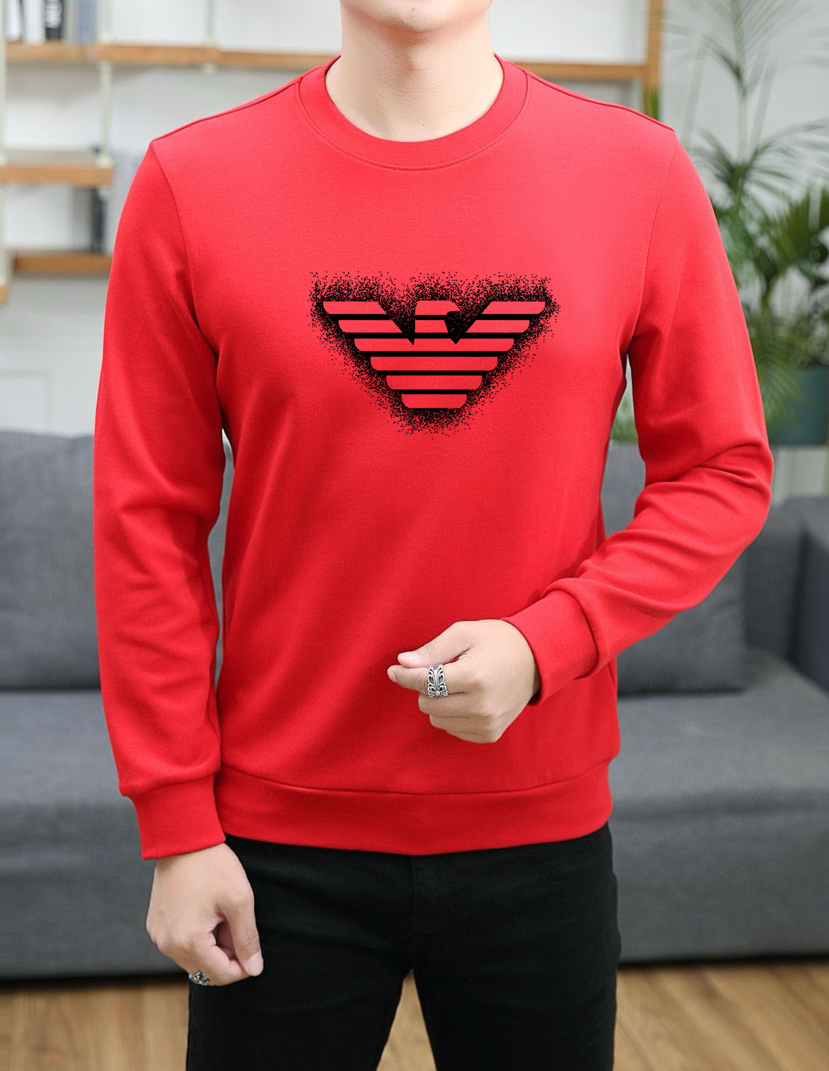 NO:119404,Armani 2025 Spring European Counter New Style Top-level Original Single Fashion Casual Long-sleeved T-shirt Autumn and Winter Sweatshirt Customized by Internet celebrity fashion trendy people, selected imported high-density double-sided mercerized cotton fabric, exquisite original logo creation, excellent comfort and breathability, excellent soft and wrinkle resistance and sagging. Whether it is single or inner wear, it is very handsome, which conforms to the practical dressing habits of men, pursues luxury, noble and elegant style, and creates extraordinary men's taste. The best choice for urban fashion men. Size M~3XL (can be worn 120~190 catties), Armani,hoodie,sweatshirts,tees,t-shirt,alexander wang19860909阿玛尼 2025春季欧洲专柜新款 顶级原单时尚休闲长袖T恤秋冬卫衣 秋冬时尚网红潮人定制,精选进口高密度双面丝光棉面料,精致原版logo打造,舒适性与透气性兼优,柔软抗皱弹性和垂性极佳,无论是单穿或是内搭都是帅气十足,吻合了男性实用穿衣习惯,追求奢华高贵优雅风范,打造不凡男士品味,都市时尚男尤首选. 尺码M~3XL(可穿120～190斤）,,armani,hoodie,sweatshirts,tees，t-shirt,alexander wang,Men's clothing