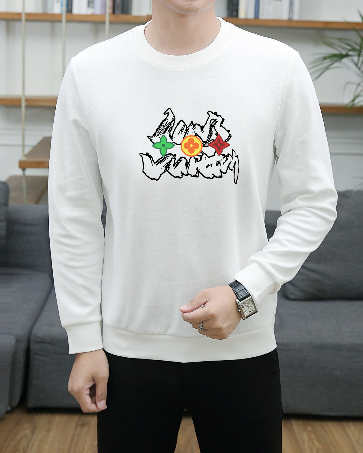 NO:119406,LV 2025 Spring European Counter New Style Top-level original single fashion casual long-sleeved T-shirt autumn and winter sweatshirts Customized by Internet celebrity fashion trendy people, selected imported high-density double-sided mercerized cotton fabric, exquisite original logo creation, excellent comfort and breathability, excellent soft and wrinkle resistance and sagging. Whether it is single or inner wear, it is very handsome, matching men's practical dressing habits, pursuing luxury, noble and elegant style, creating extraordinary men's taste, the best choice for urban fashion men. Size M~3XL (can be worn 120~190 catties),,louis vuitton,hoodie, sweatshirts,tees, t-shirt, alexander wang19860909LV 2025春季欧洲专柜新款 顶级原单时尚休闲长袖T恤秋冬卫衣 秋冬时尚网红潮人定制,精选进口高密度双面丝光棉面料,精致原版logo打造,舒适性与透气性兼优,柔软抗皱弹性和垂性极佳,无论是单穿或是内搭都是帅气十足,吻合了男性实用穿衣习惯,追求奢华高贵优雅风范,打造不凡男士品味,都市时尚男尤首选. 尺码M~3XL(可穿120～190斤）,,louis vuitton,hoodie,sweatshirts,tees，t-shirt,alexander wang,Men's clothing