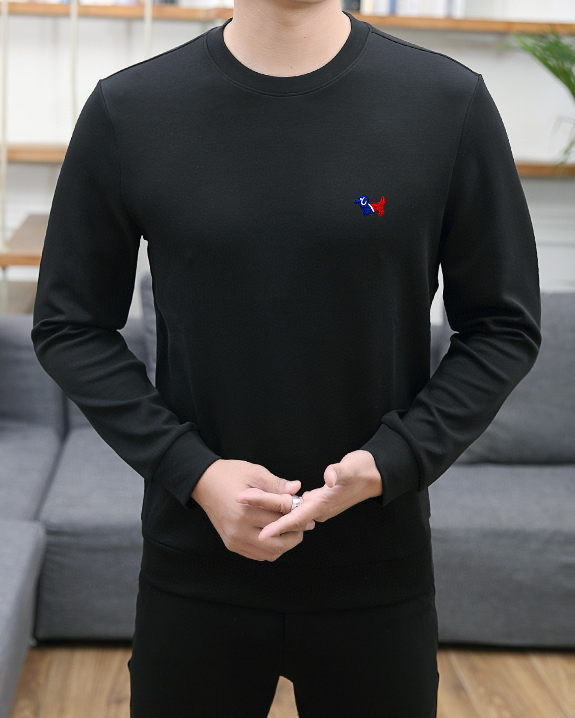 NO:119410,TB 2025 Spring European Counter New Style Top-level Original Single Fashion Casual Long-sleeved T-shirt Autumn and Winter Sweatshirt Customized by Internet celebrity fashion trendy people, selected imported high-density double-sided mercerized cotton fabric, exquisite original logo creation, excellent comfort and breathability, excellent soft, wrinkle-resistant elasticity and drooping. Whether it is single or inner wear, it is very handsome, which conforms to the practical dressing habits of men, pursues luxury, noble and elegant style, and creates extraordinary men's taste. The best choice for urban fashion men. Size M~3XL (can be worn 120~190 catties), hoodie, sweatshirts, tees, t-shirt, alexander wang19860909TB 2025春季欧洲专柜新款 顶级原单时尚休闲长袖T恤秋冬卫衣 秋冬时尚网红潮人定制,精选进口高密度双面丝光棉面料,精致原版logo打造,舒适性与透气性兼优,柔软抗皱弹性和垂性极佳,无论是单穿或是内搭都是帅气十足,吻合了男性实用穿衣习惯,追求奢华高贵优雅风范,打造不凡男士品味,都市时尚男尤首选. 尺码M~3XL(可穿120～190斤）,,hoodie,sweatshirts,tees，t-shirt,alexander wang,Men's clothing