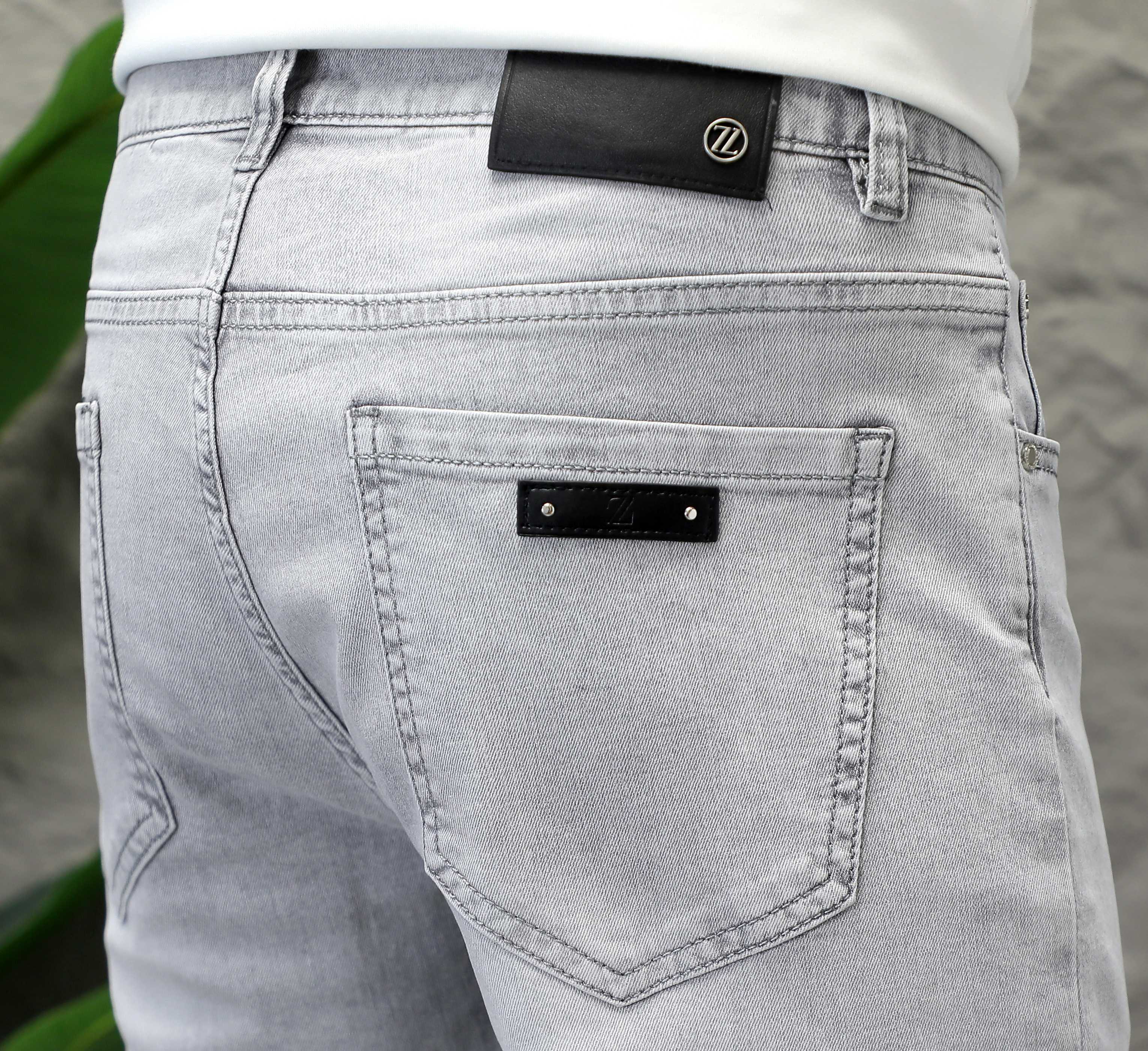 NO:119430,Jenia Men's jeans original original cloth original wash water!  Imported original washing elastic fabrics, complex handicrafts superimposed, any washing step will become a completely different color effect after a few more seconds, so it is more precious, especially long-lasting and odor-resistant... Use the best tannin elastic texture, genuine leather leather cards, high-quality metal accessories... to create a unique and original jeans style!  Original hardware accessories, super positive style, comfortable and breathable, extremely high grade, counter quality, and handsome upper body. Number of 29-38, zegna, jeans, alexander wang19860909杰尼亚 男士牛仔裤原厂原布原洗水！进口原版水洗弹力面料,复杂的手工艺叠加,任何一个洗水环节多停留几秒都会变成完全不一样的颜色效果,所以越加珍贵,特别持久、耐味…… 选用上乘的丹宁弹力质感,真皮皮牌、高定的金属辅料……打造出独特及原创的牛仔裤款型！原版五金辅料,版型超正,舒适透气,档次极高,专柜品质,上身帅气十足. 码数29-38,,zegna,jeans,alexander wang,Men's clothing