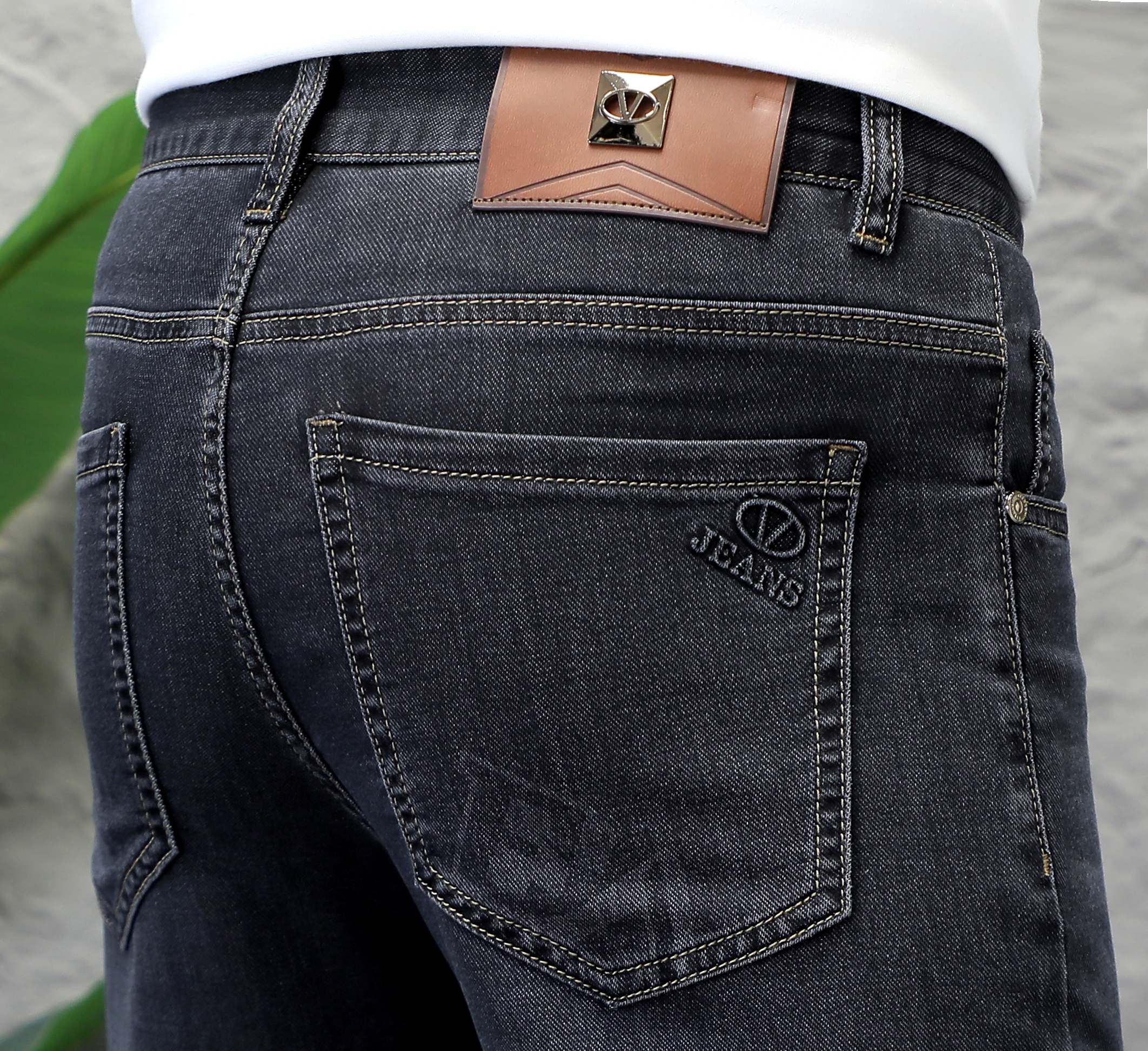 NO:119427,Givenchy men's jeans original original cloth original washing water!  Imported original wash elastic fabrics, complex handicrafts superimposed, any wash process will become a completely different color effect after a few more seconds, so it is more precious, especially long-lasting and odor-resistant... Use the best tannin elastic texture, genuine leather leather cards, high-quality metal accessories... to create a unique and original jeans style!  Original hardware accessories, super positive style, comfortable and breathable, extremely high grade, counter quality, and handsome upper body. Number of codes 29-38, given jeans, alexander wang19860909纪梵希 男士牛仔裤原厂原布原洗水！进口原版水洗弹力面料,复杂的手工艺叠加,任何一个洗水环节多停留几秒都会变成完全不一样的颜色效果,所以越加珍贵,特别持久、耐味…… 选用上乘的丹宁弹力质感,真皮皮牌、高定的金属辅料……打造出独特及原创的牛仔裤款型！原版五金辅料,版型超正,舒适透气,档次极高,专柜品质,上身帅气十足. 码数29-38,,givenchy,jeans,alexander wang,Men's clothing