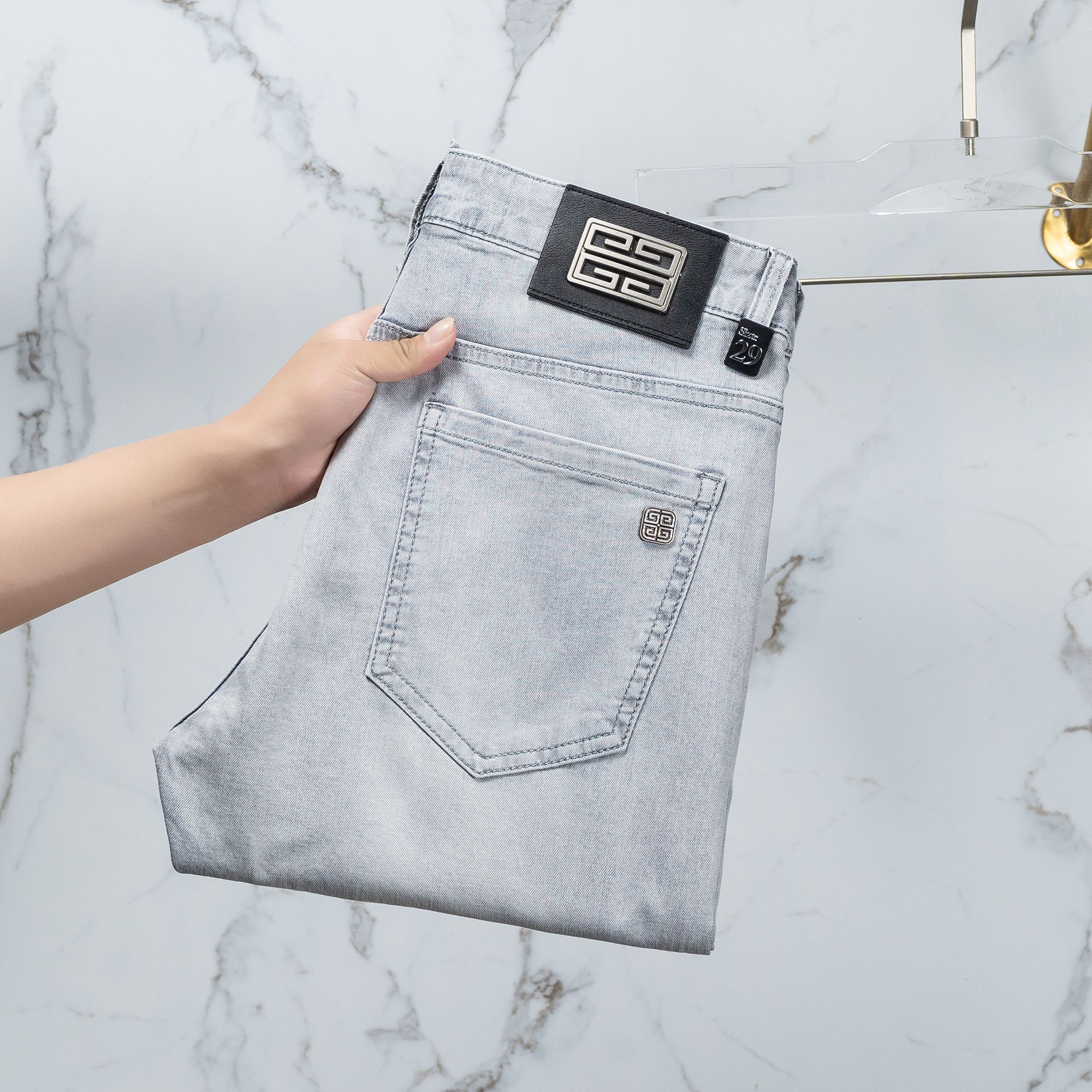 NO:120927,Givenchy men's jeans original original cloth original washing water!  Imported original wash elastic fabrics, complex handicrafts superimposed, any wash process will become a completely different color effect after a few more seconds, so it is more precious, especially long-lasting and odor-resistant... Use the best tannin elastic texture, genuine leather leather cards, high-quality metal accessories... to create a unique and original jeans style!  Original hardware accessories, super positive style, comfortable and breathable, extremely high grade, counter quality, and handsome upper body. Number of codes 29-38, given jeans, alexander wang19860909纪梵希 男士牛仔裤原厂原布原洗水！进口原版水洗弹力面料,复杂的手工艺叠加,任何一个洗水环节多停留几秒都会变成完全不一样的颜色效果,所以越加珍贵,特别持久、耐味…… 选用上乘的丹宁弹力质感,真皮皮牌、高定的金属辅料……打造出独特及原创的牛仔裤款型！原版五金辅料,版型超正,舒适透气,档次极高,专柜品质,上身帅气十足. 码数29-38,,givenchy,jeans,alexander wang,Men's clothing