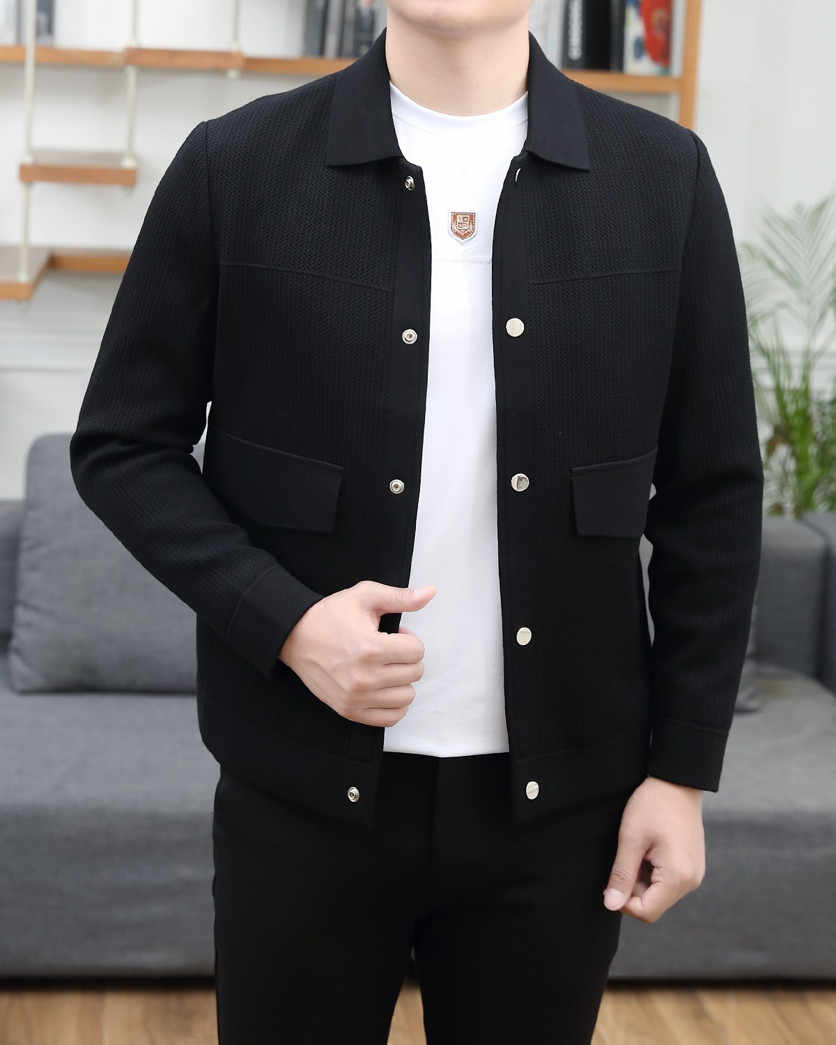 NO:122555,LP 1960ss new spring lapel knitted jacket. Classic retro nostalgic design, jacquard craft, sleeve ribbed splicing is flawless. You can compare at will. Must-choose casual jacket. Color: black. Size: M-3XL, loro piano, jackets & coats, alexander wang19860909LP 1960ss新款春装翻领针织外套.经典复古怀旧设计感 提花工艺 袖子罗纹拼接完美无瑕.可随意对比.必选休闲外套 颜色:黑色. 码数:M-3XL,,loro piana,jackets & coats,alexander wang,Men's clothing