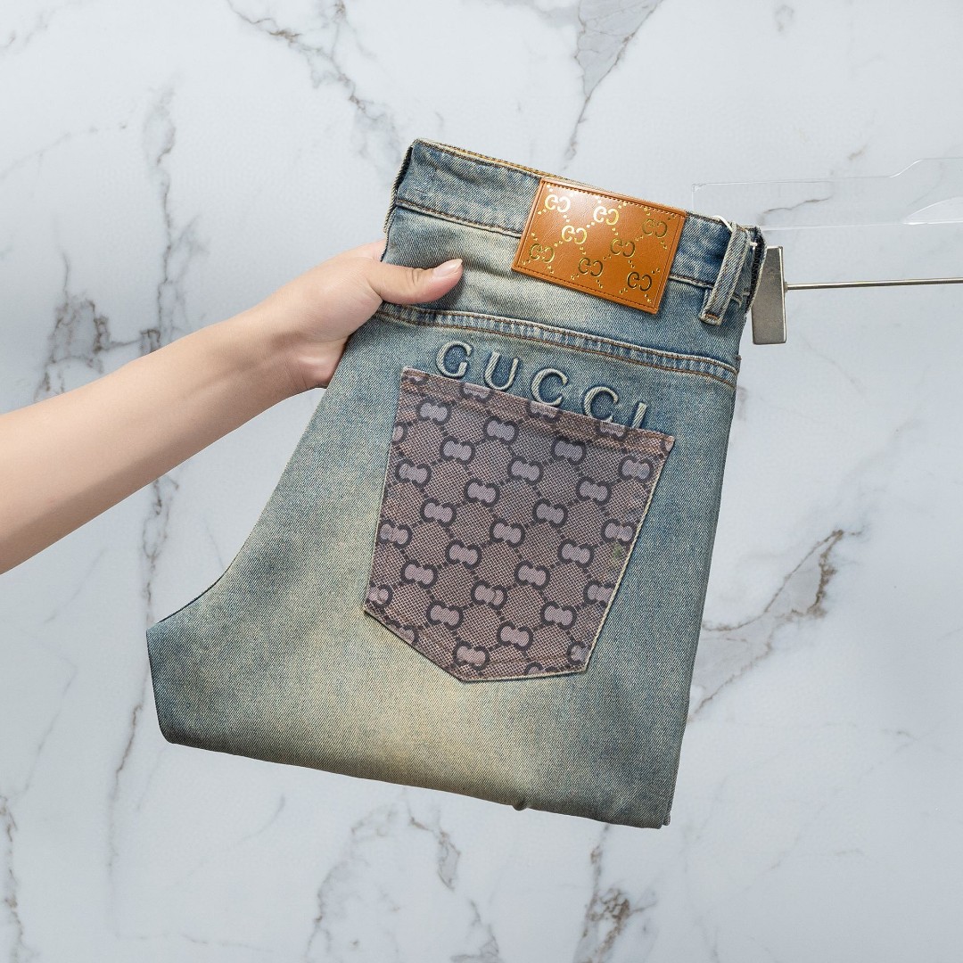 NO:122592,Gucci men's jeans original original cloth original washing water!  Imported original washing elastic fabrics, complex handicrafts superimposed, any washing step will become a completely different color effect after a few more seconds, so it is more precious, especially long-lasting and odor-resistant... Use the best tannin elastic texture, genuine leather leather cards, high-quality metal accessories... to create a unique and original jeans style!  Original hardware accessories, super positive style, comfortable and breathable, extremely high grade, counter quality, and handsome upper body. Number of codes 29-38, gucci, jeans, alexander wang19860909古驰 男士牛仔裤原厂原布原洗水！进口原版水洗弹力面料,复杂的手工艺叠加,任何一个洗水环节多停留几秒都会变成完全不一样的颜色效果,所以越加珍贵,特别持久、耐味…… 选用上乘的丹宁弹力质感,真皮皮牌、高定的金属辅料……打造出独特及原创的牛仔裤款型！原版五金辅料,版型超正,舒适透气,档次极高,专柜品质,上身帅气十足. 码数29-38,,gucci,jeans,alexander wang,Men's clothing