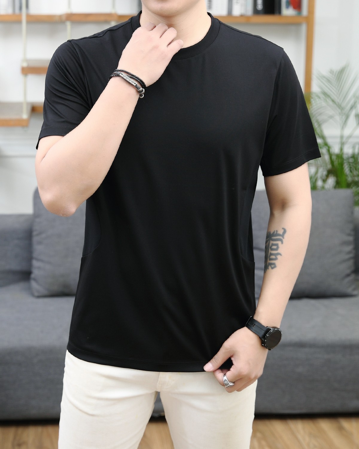 NO:122616,In stock, 48.50.52.54.56. Duansatin-woven plain fabric, a choice of texture, natural skin-friendly, has the moisture-absorbing and breathable properties of natural fibers, dry and comfortable, say goodbye to stuffy and sticky, let the skin breathe freely, super soft touch, wrinkle resistance, excellent elasticity, easy to handle, not easy to deform, the matching of pineapple flower mulberry silk fabric, full of details, strong recommendation, alexander wang19860909现货供应～码数48.50.52.54.56 贡缎密织平纹面料～质感之选～ 自然亲肤～拥有天然纤维的吸湿透气特性～干爽舒适～告别闷热与黏腻～让肌肤自由呼吸～超柔软的触感～抗皱性～回弹性极佳～易搭理～不易变形～菠萝花桑蚕丝面料的搭配～细节拉满～力荐,,alexander wang,Men's clothing