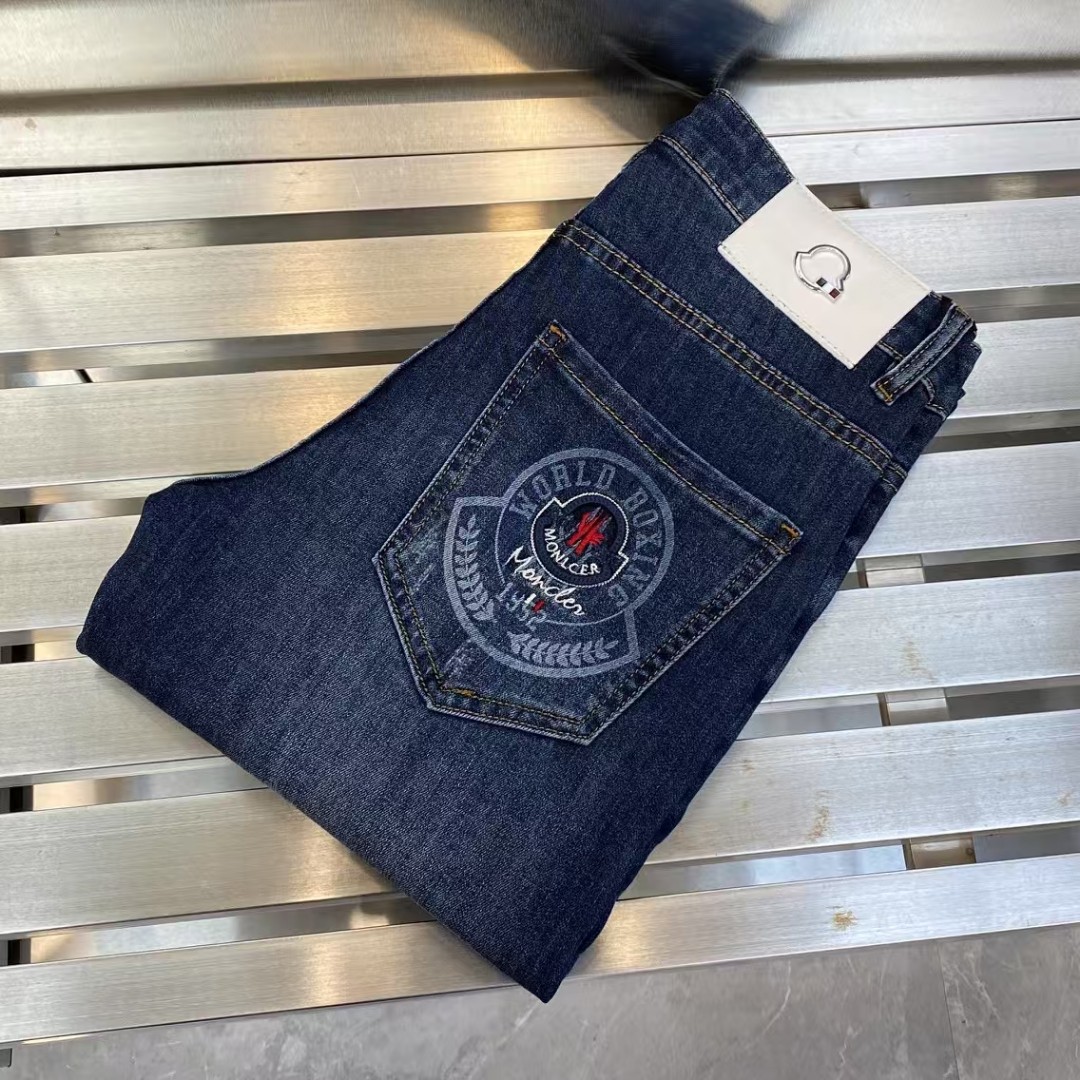 NO:127133,Men's jeans with original original cloth and original washing water!  Imported original wash elastic fabrics, complex handicrafts superimposed, any wash process will become a completely different color effect after a few more seconds, so it is more precious, especially long-lasting and odor-resistant... Use the best tannin elastic texture, genuine leather leather cards, high-quality metal accessories... to create a unique and original jeans style!  Original hardware accessories, super positive style, comfortable and breathable, extremely high grade, counter quality, and handsome upper body. Number of 29-38, Moncler, jeans, alexander wang19860909蒙口 男士牛仔裤原厂原布原洗水！进口原版水洗弹力面料,复杂的手工艺叠加,任何一个洗水环节多停留几秒都会变成完全不一样的颜色效果,所以越加珍贵,特别持久、耐味…… 选用上乘的丹宁弹力质感,真皮皮牌、高定的金属辅料……打造出独特及原创的牛仔裤款型！原版五金辅料,版型超正,舒适透气,档次极高,专柜品质,上身帅气十足. 码数29-38,,Moncler,jeans,alexander wang,Men's clothing