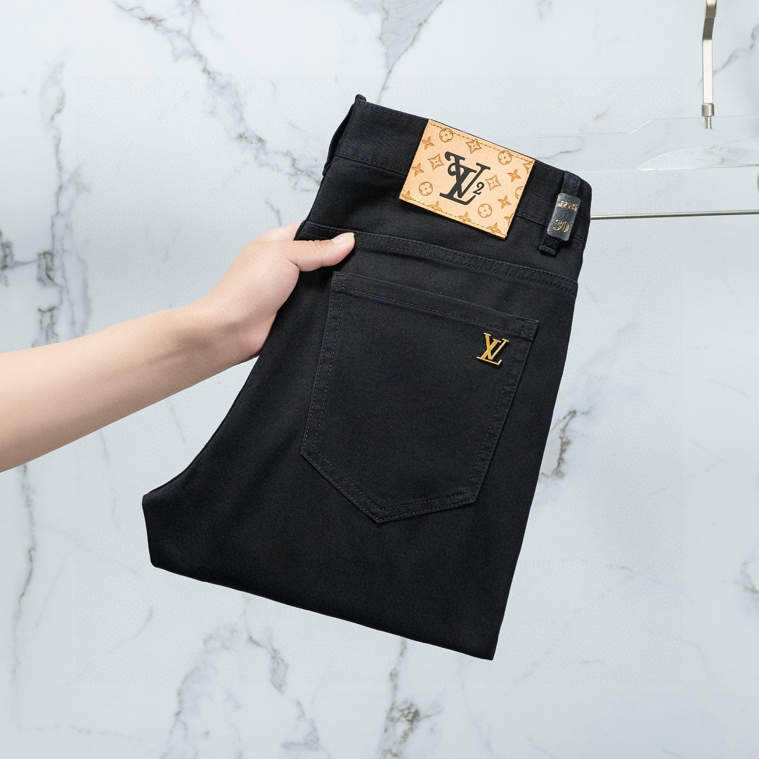 NO:153787,Lv Men's Jeans Original Original Clothing Original Wash Water!  Imported original wash elastic fabrics, complex handicrafts superimposed, any wash process will become a completely different color effect after a few more seconds, so it is more precious, especially long-lasting and odor-resistant... Use the best tannin elastic texture, genuine leather leather cards, high-quality metal accessories... to create a unique and original jeans style!  Original hardware accessories, super positive style, comfortable and breathable, extremely high grade, counter quality, and handsome upper body. Number of codes 29-38,,louis vuitton,jeans,alexander wang19860909Lv 男士牛仔裤原厂原布原洗水！进口原版水洗弹力面料,复杂的手工艺叠加,任何一个洗水环节多停留几秒都会变成完全不一样的颜色效果,所以越加珍贵,特别持久、耐味…… 选用上乘的丹宁弹力质感,真皮皮牌、高定的金属辅料……打造出独特及原创的牛仔裤款型！原版五金辅料,版型超正,舒适透气,档次极高,专柜品质,上身帅气十足. 码数29-38,,louis vuitton,jeans,alexander wang,Men's clothing