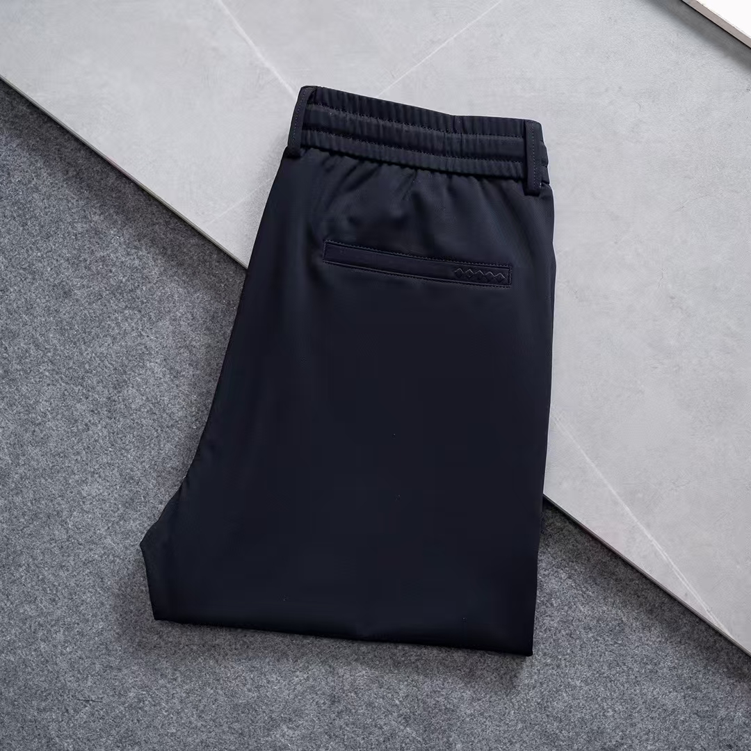 NO:133554,LV Simple and fashionable Summer casual pants, wardrobe elastic pants, straight trousers, trousers, very comfortable to wear, low-key and luxurious, very classy when worn, and there is no need to say much about the style and cutting of the pants. The upper body is exquisite and vivid. The truly first-class quality is the true palace-level casual pants, elastic pants, are made of Turkey's cotton, and produce the most famous tannin cloth. The quality is excellent, and the pants are soft after heavy washing!  Straight-footed style, not picky, absolutely stylish, expert design, extremely luxurious. Number of codes: 29-38,,louis vuitton,alexander wang19860909LV 简约时尚 夏款休闲裤卫裤松紧裤直筒裤长裤身穿着非常舒适 低调不失奢华 穿出去非常有档次,裤型款式和裁剪亦无需多言 上身精致跃然.真正一等一顶级质料 真正殿堂级的休闲裤松紧裤,选用土耳其的棉花 生产出最有名的单宁布 品质卓然,经过重水洗使得裤子很柔软！直脚的版型 不挑人 上身绝对的有型 达人设计 极度奢华.码数:29-38,,louis vuitton,alexander wang,Men's clothing