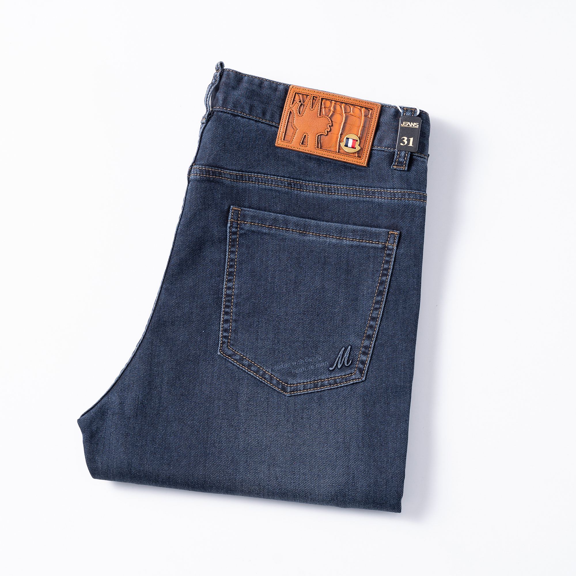 NO:146524,The official website counter is available at the same time. The original single product is a super stylish jeans, customized original washing denim fabric, unique design, top-grade printed craft letter pattern logo, original hardware and auxiliary decoration, extremely superior jeans, the materials and craftsmanship are extremely luxurious and exquisite, the grade is extremely high, the upper body is handsome and stylish, recommended, digits 29-38, Moncler, jeans, alexander wang19860909蒙口 官网专柜同步有售,原单狠货,超级有范儿的一款牛仔裤,定制原版水洗牛仔面料,独特设计,顶级印花工艺字母图案logo,原版五金辅料装饰,极为翘楚的一款牛仔裤,用料与工艺都极致奢华精湛,档次极高,上身帅气有型,推荐,码数29—38,,Moncler,jeans,alexander wang,Men's clothing