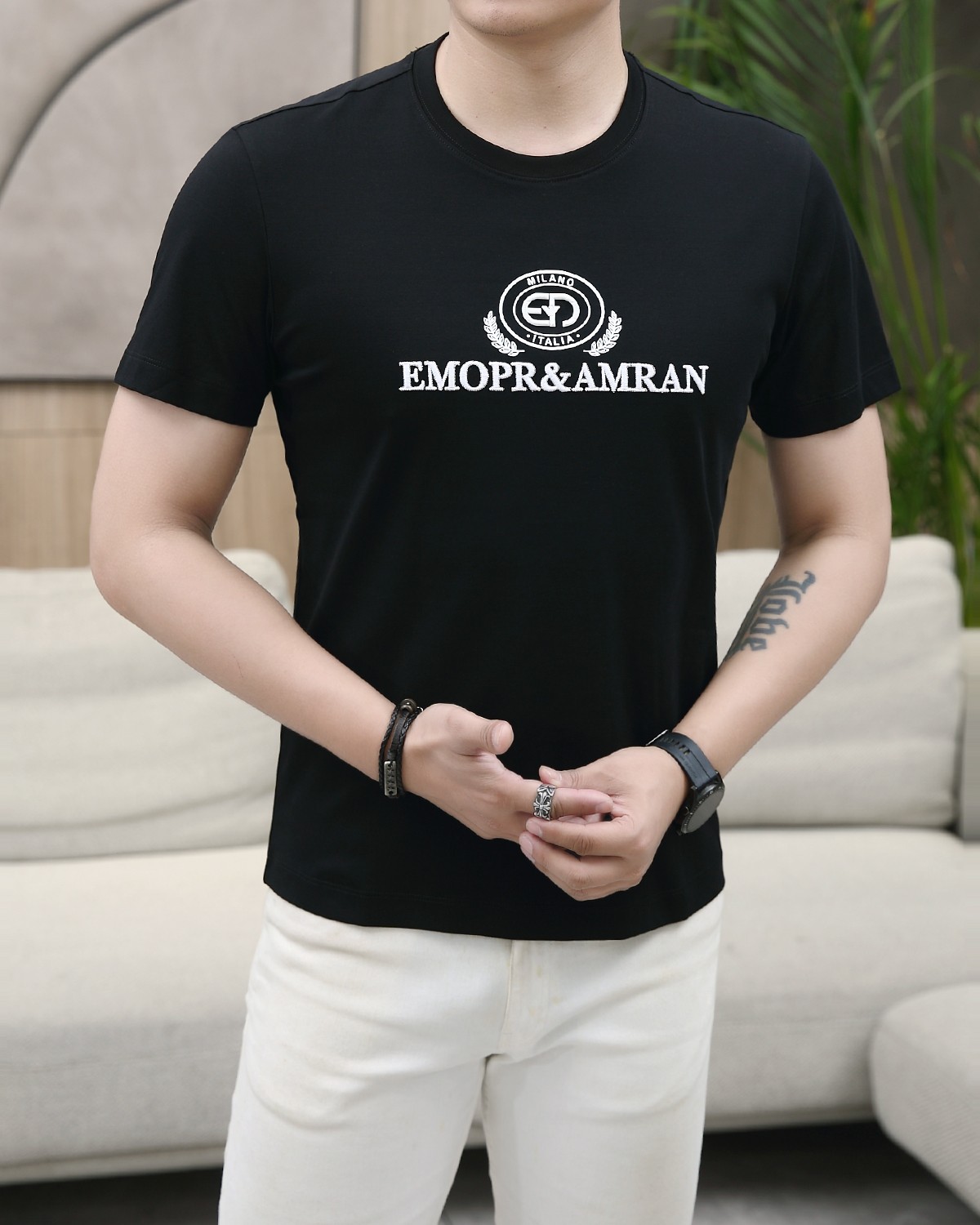 NO:136708,Armani New summer model!  Fashionable and casual round neck short-sleeved fashion item design, more fashionable and comfortable, high-standard customization, very stylish upper body, luxurious and classic LOGO pattern on the chest, customer-supplied auxiliary materials, imported high-end custom fabrics with very delicate texture, exquisite details and exquisite craftsmanship, extremely shaping item, can be matched with any fashion, super good style, a must-have item for trendy men. Counter code: M-3XL, shipped on the same day!  ,armani,T-shirt,alexander wang19860909阿玛尼 夏季新款！时尚休闲圆领短袖时尚单品设计,更加时尚舒适,高标准定制,上身非常有型,胸前奢华经典LOGO图案 客供辅料,客供进口高档定制面料质感非常细腻,细节工艺精湛考究,塑造性极高的一款单品,任何时装都可以搭配,版型超级好 潮男必备单品 专柜码:M-3XL,当天出货！,,armani,T-shirt,alexander wang,Men's clothing