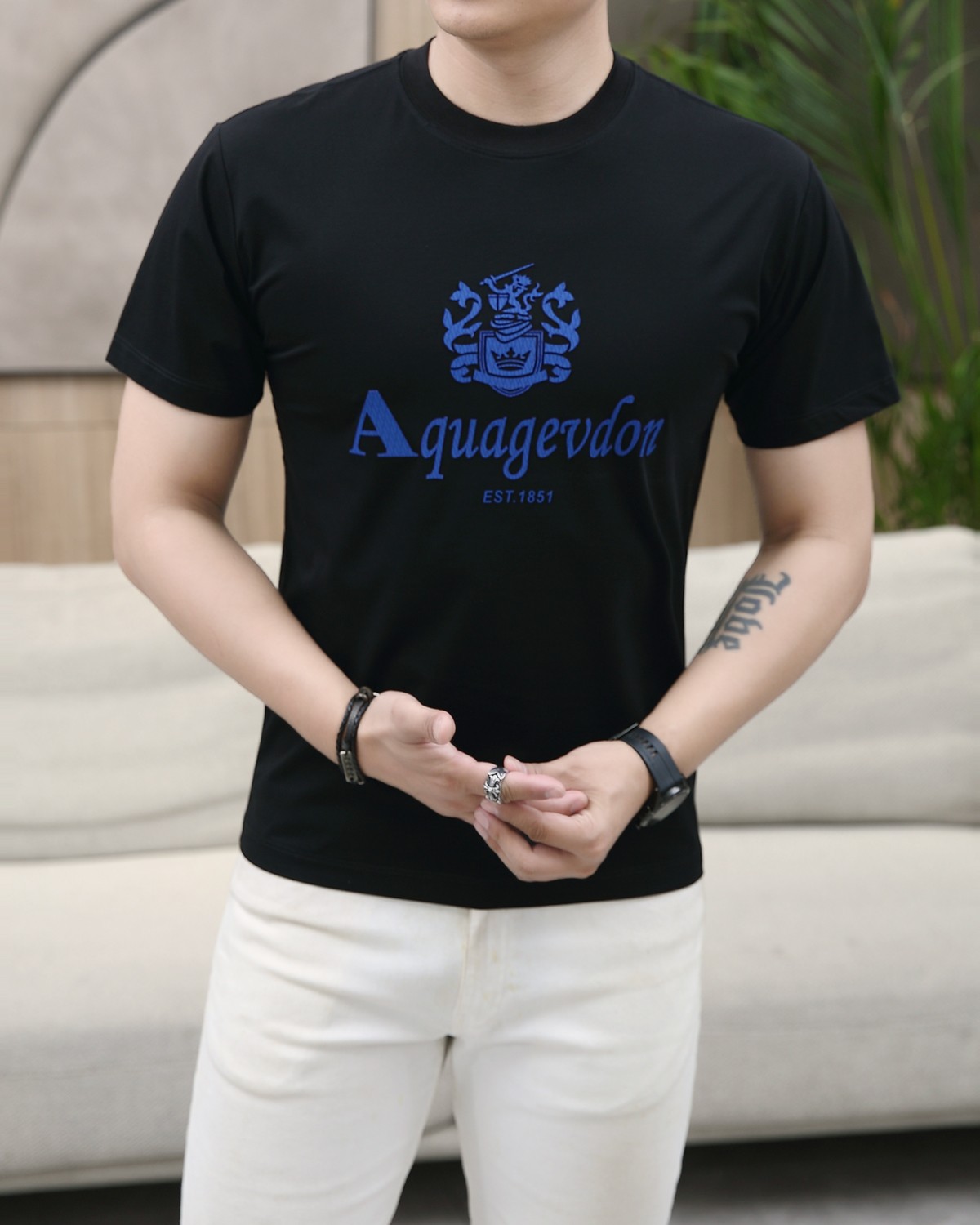 NO:146664,Armani New summer model!  Fashionable and casual round neck short-sleeved fashion item design, more fashionable and comfortable, high-standard customization, very stylish upper body, luxurious and classic LOGO pattern on the chest, customer-supplied auxiliary materials, imported high-end custom fabrics with very delicate texture, exquisite details and exquisite craftsmanship, extremely shaping item, can be matched with any fashion, super good style, a must-have item for trendy men. Counter code: M-3XL, shipped on the same day!  ,armani,T-shirt,alexander wang19860909阿玛尼 夏季新款！时尚休闲圆领短袖时尚单品设计,更加时尚舒适,高标准定制,上身非常有型,胸前奢华经典LOGO图案 客供辅料,客供进口高档定制面料质感非常细腻,细节工艺精湛考究,塑造性极高的一款单品,任何时装都可以搭配,版型超级好 潮男必备单品 专柜码:M-3XL,当天出货！,,armani,T-shirt,alexander wang,Men's clothing