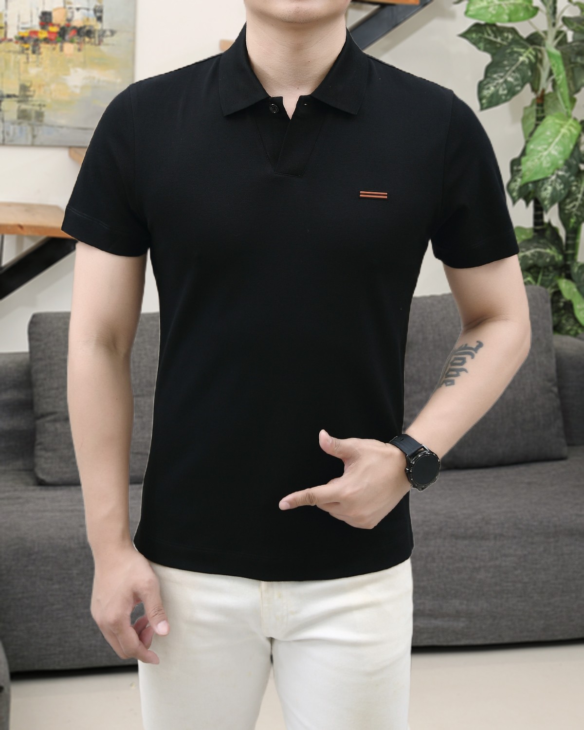 NO:146554,Jenia Spring and summer new style!  Recommended travel and vacation!  Cabinets are on sale!  Men's logo patch short-sleeved Polo shirt Classic style, collar and cuff contrasting embellishment, not exaggerated, but also well highlights the highlights of details. Combined tailoring, the chest is decorated with logo embellishment, making the whole more detailed. Combined style, the fabric is made of cotton-gauze material, comfortable, skin-friendly, breathable, and a very practical wear for daily commuting and leisure. Highly recommended Color Black Blue Size M-3XL Try on 172-148 wear L slim size M-3XL, zegna, T-shirt, alexander wang19860909杰尼亚 春夏新款！旅游度假推荐！ 柜在售！男士标识贴片短袖Polo衫 经典款 领口袖口撞色点缀 不夸张的同时又能很好彰显细节亮点 合体的剪裁 胸口饰以徽标点缀 让整体更具细节感 合体的版型,面料采用全棉珠地料,舒适,亲肤,透气好,平时通勤休闲都很实穿的一款 强烈推荐 颜色 黑色 蓝色 码数 M-3XL 试穿172-148穿L修身尺码M-3XL,,zegna,T-shirt,alexander wang,Men's clothing